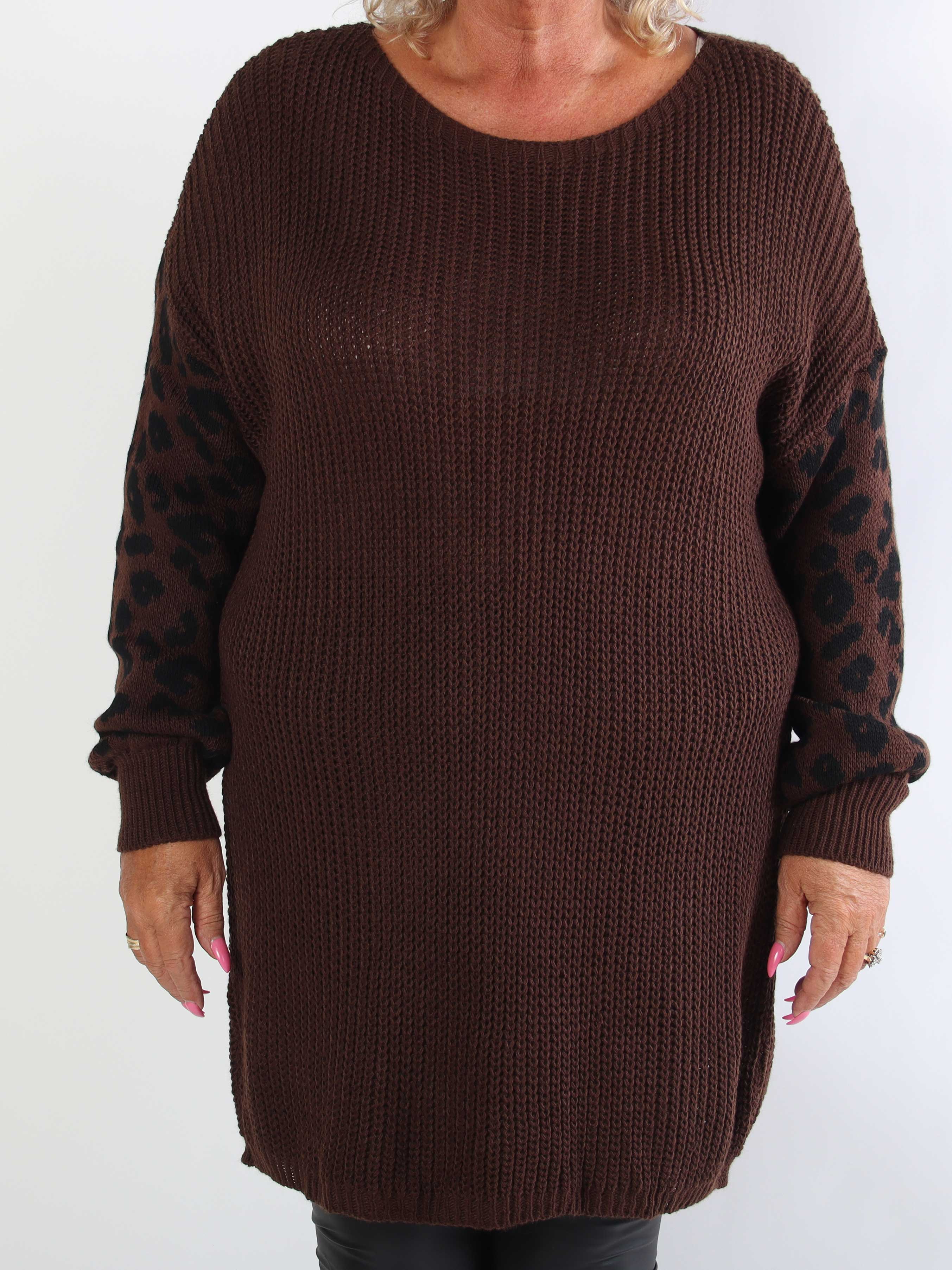 Alvas - Sød plus size strik med fine ærmer i et trendy leopardprint