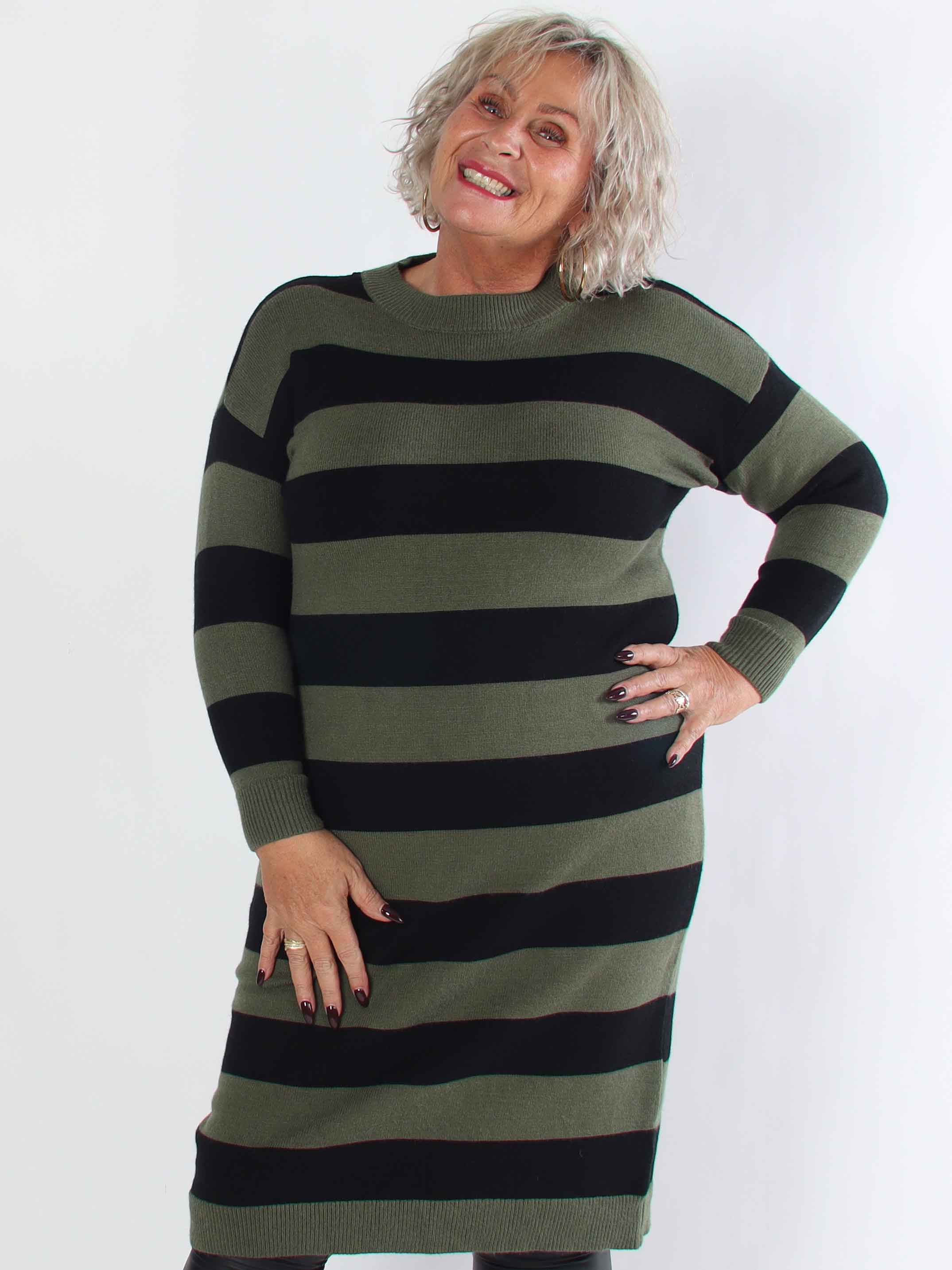 Alvilda - Lang blød plus size strikkjole med striber