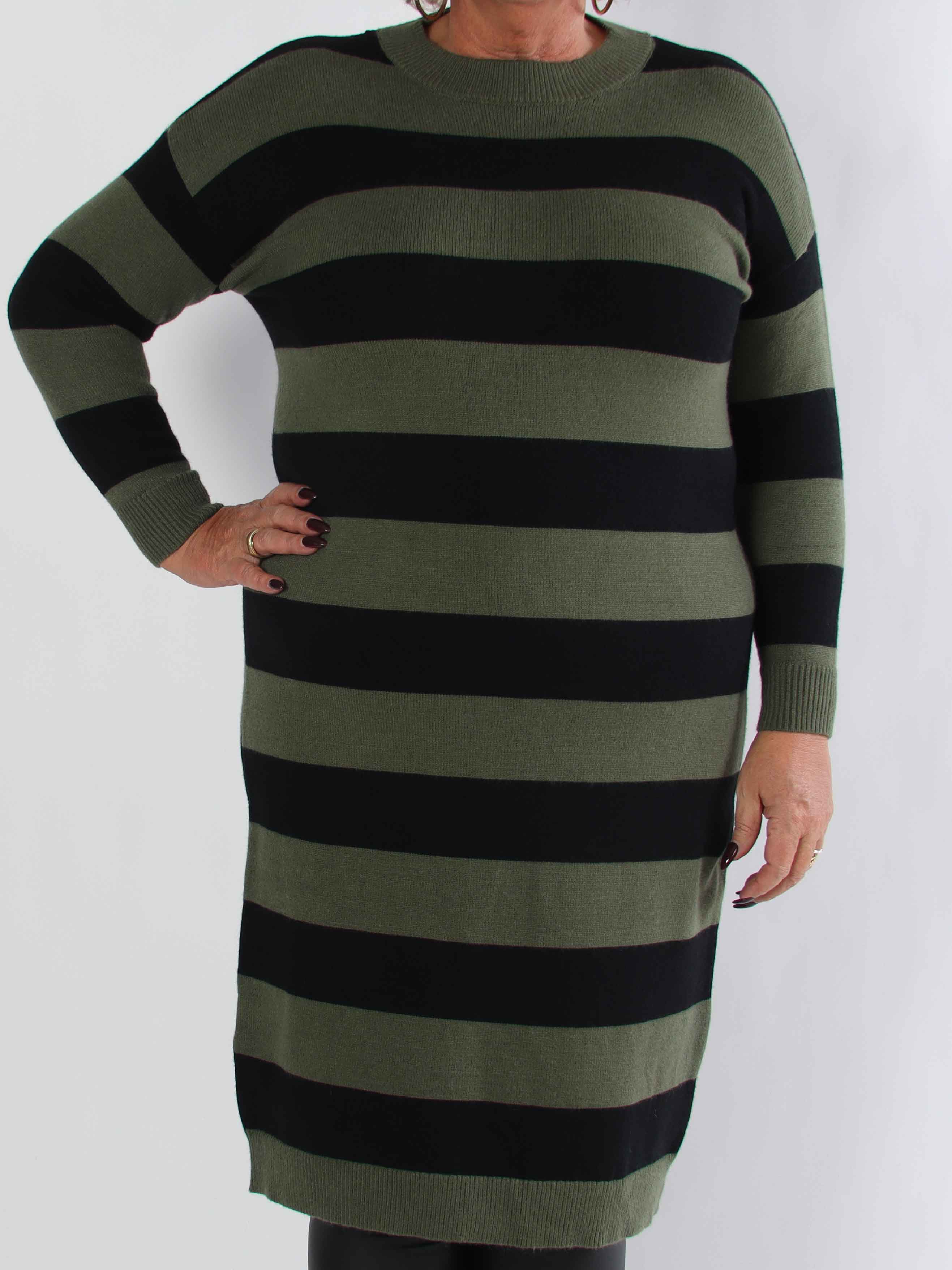 Alvilda - Lang blød plus size strikkjole med striber