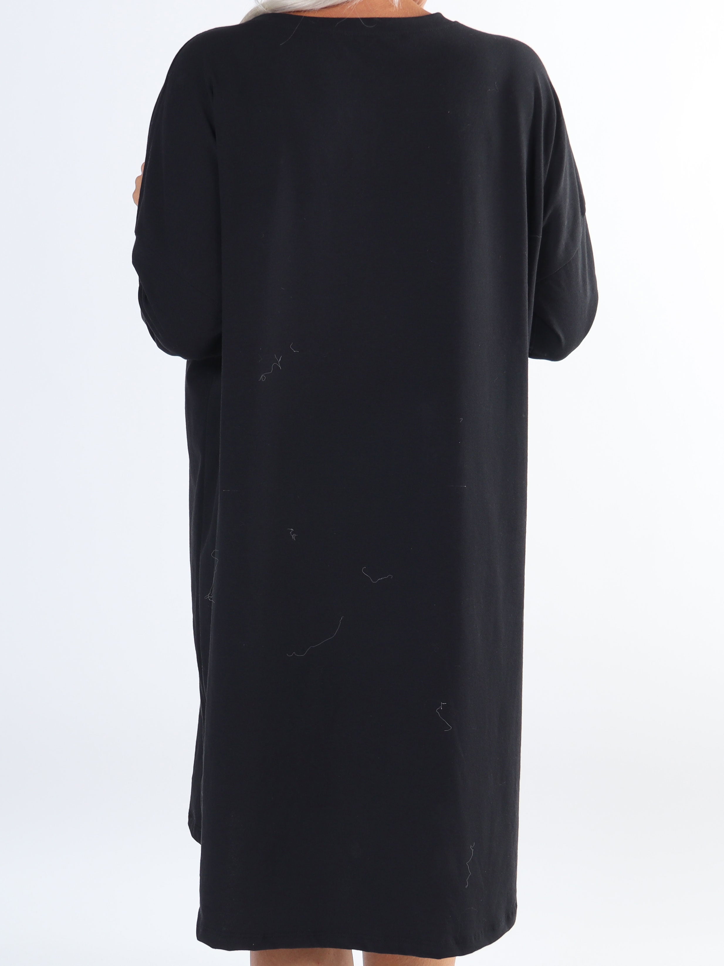 Amal - Lang plus size kjole i bomuld med tryk foran