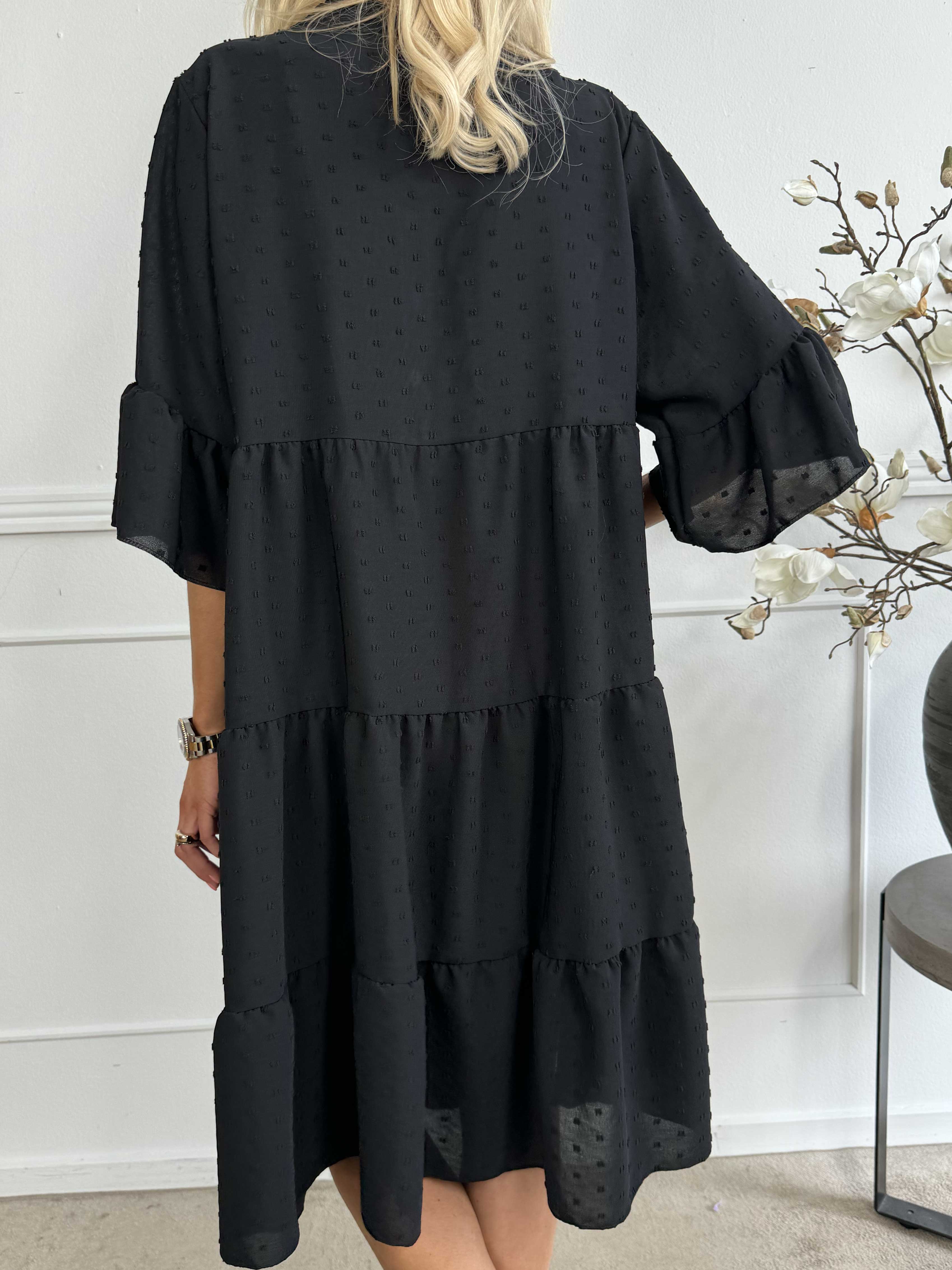 Amanda - Feminin kjole med søde ærmer