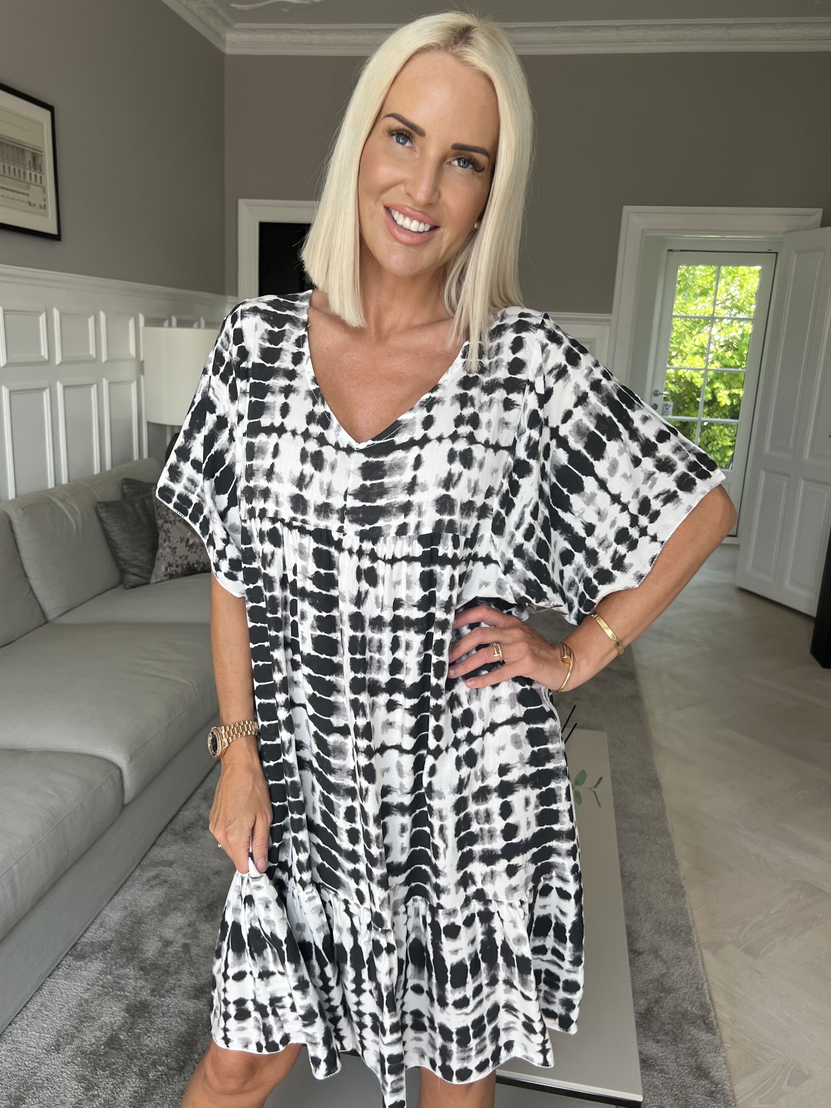 Amanza - Sød tunikakjole i viskose med batikmønster