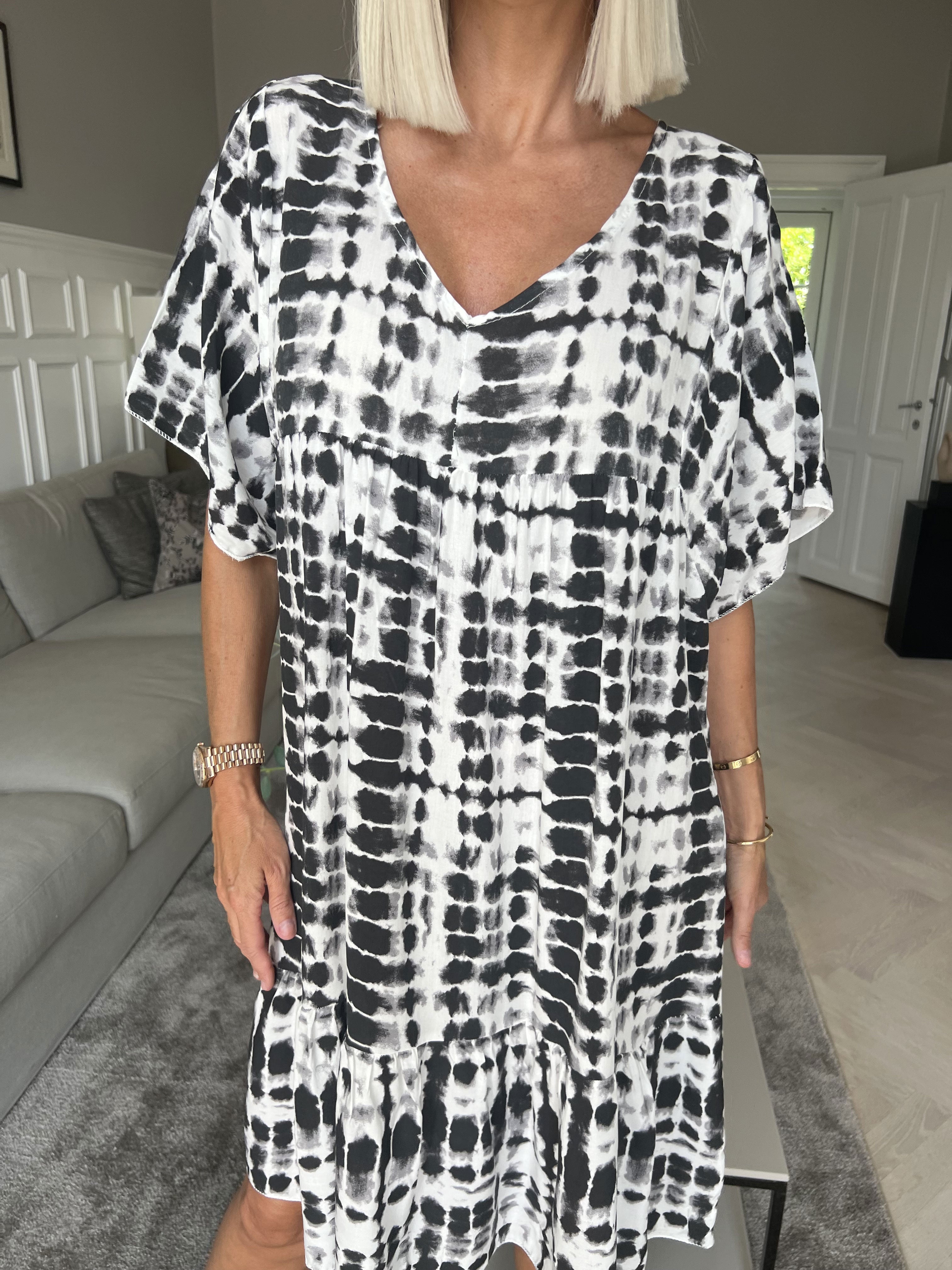 Amanza - Sød tunikakjole i viskose med batikmønster