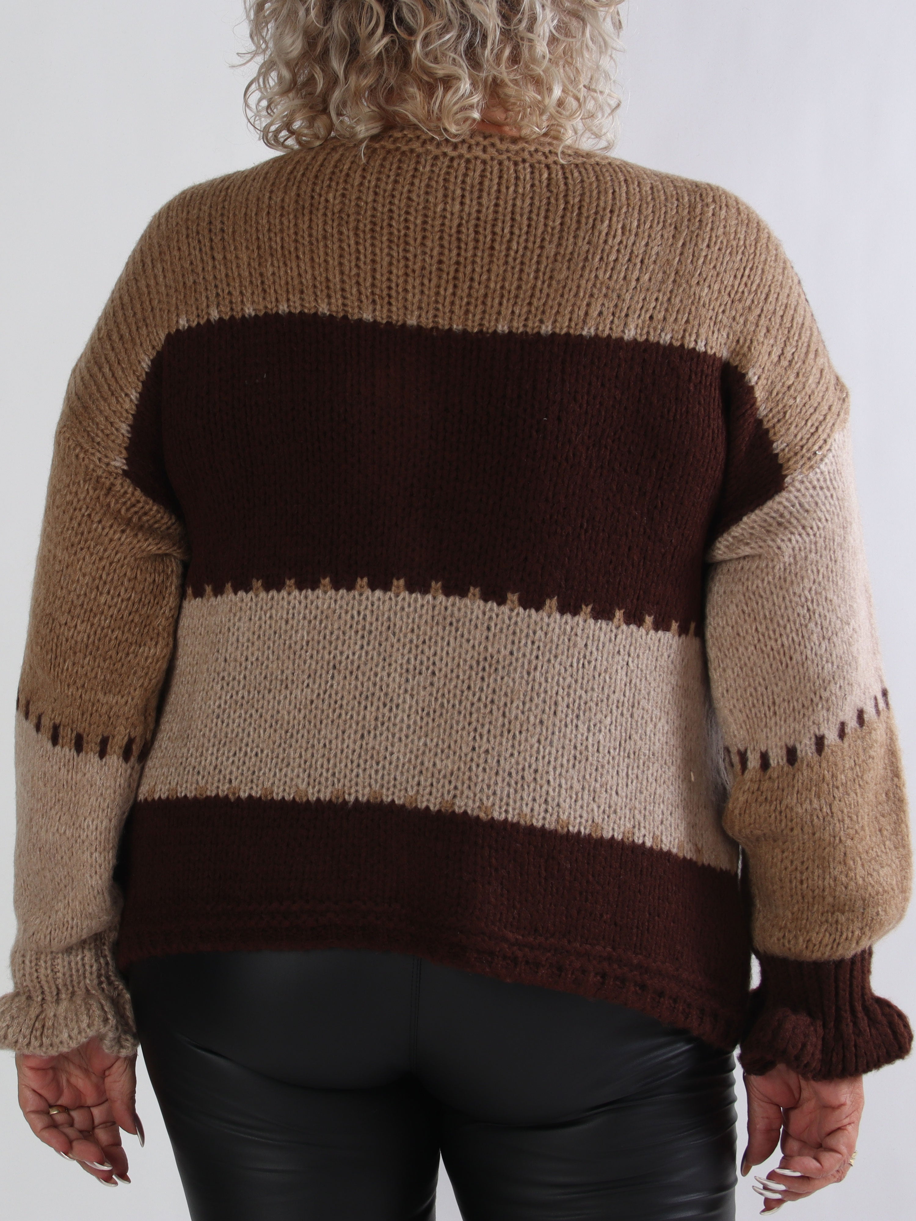 Amberlyn - Ternet plus size strikcardigan med guld knapper