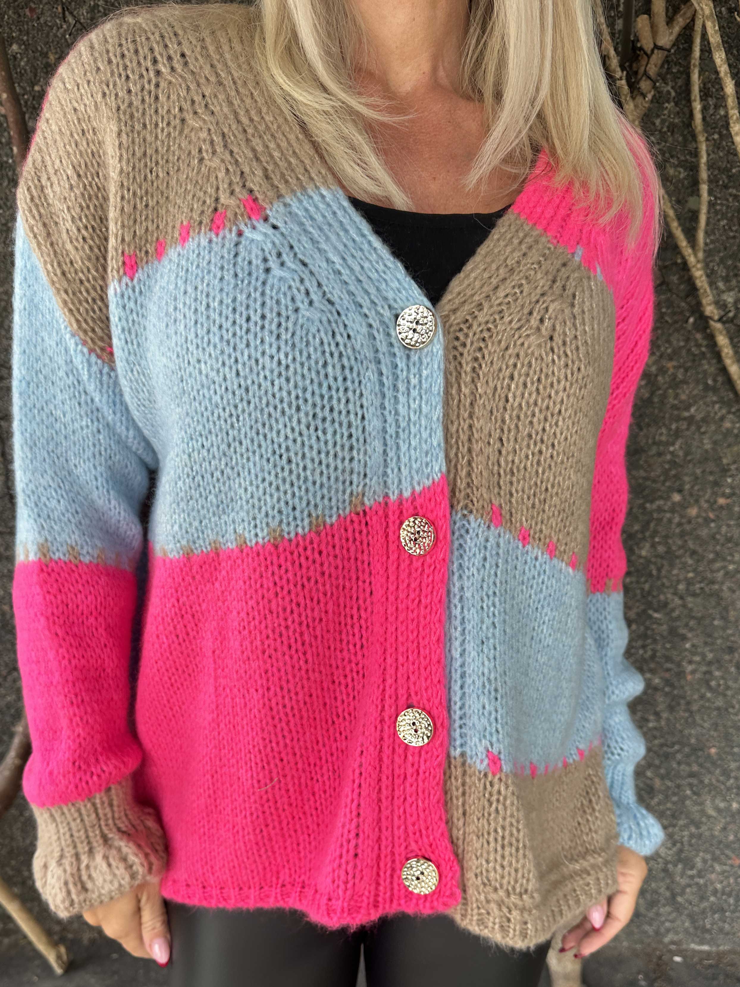 Amberlyn - Ternet strikcardigan med guld knapper