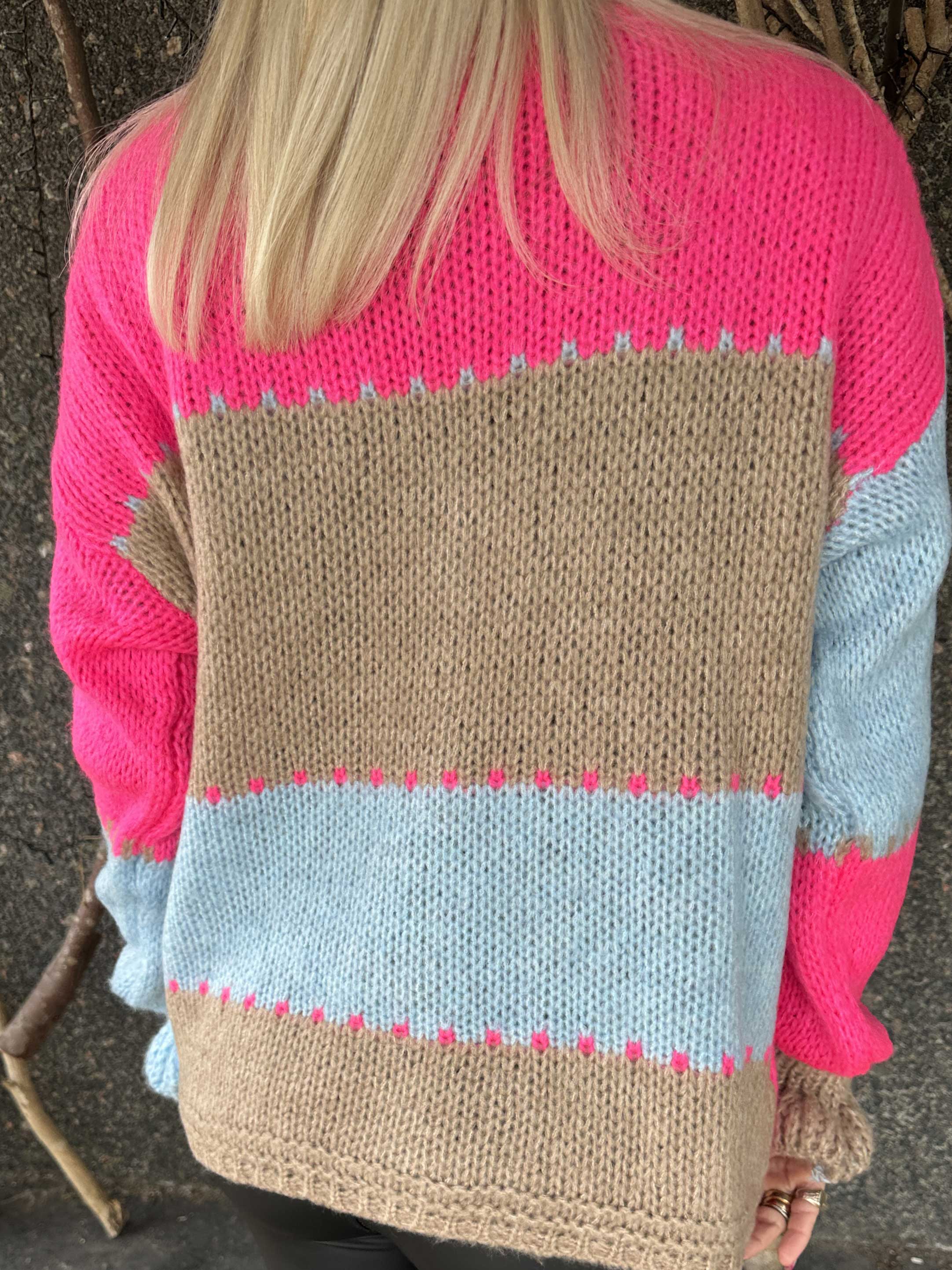 Amberlyn - Ternet strikcardigan med guld knapper