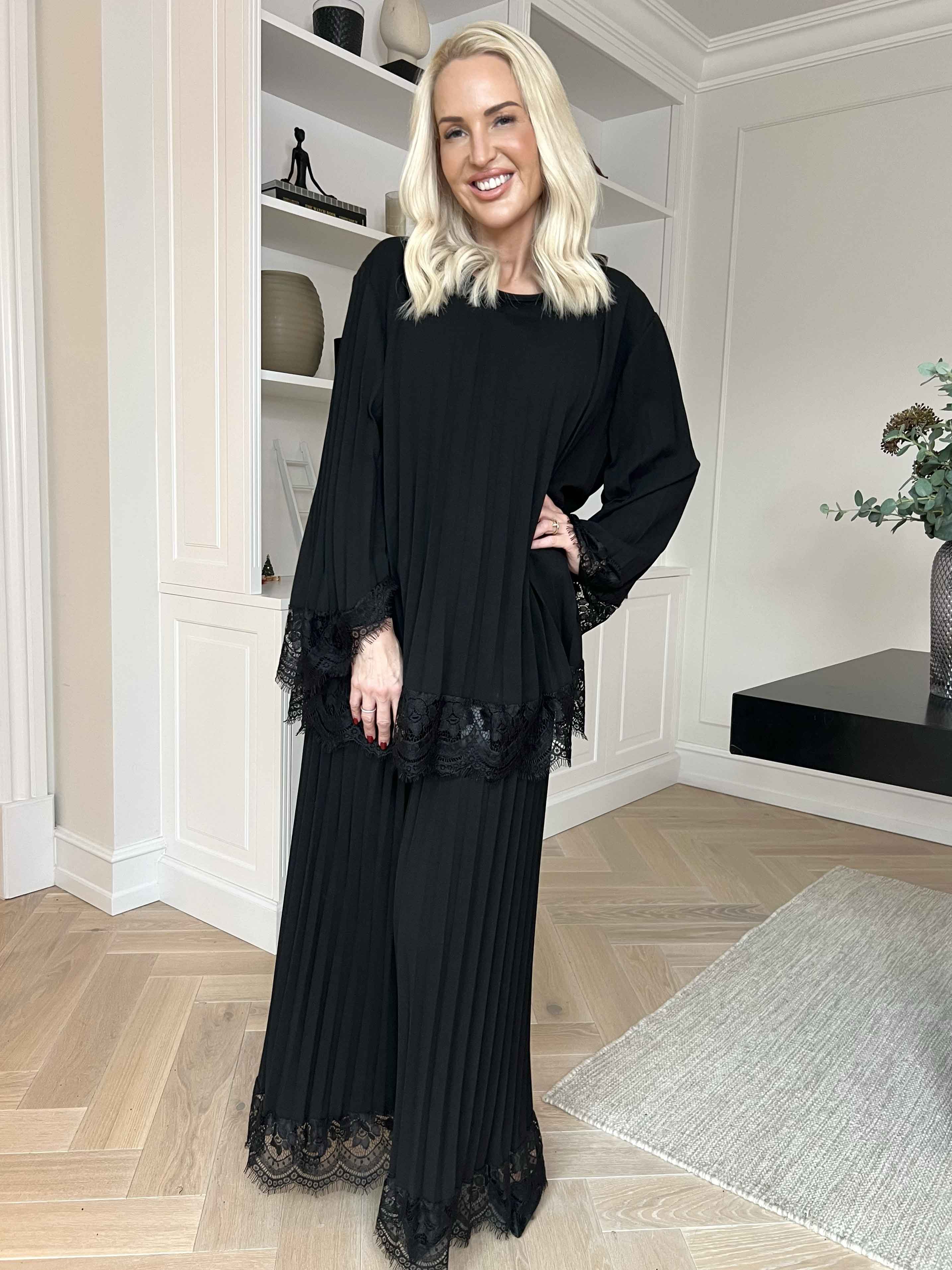 Amica - Plisseret sæt med blondedekant