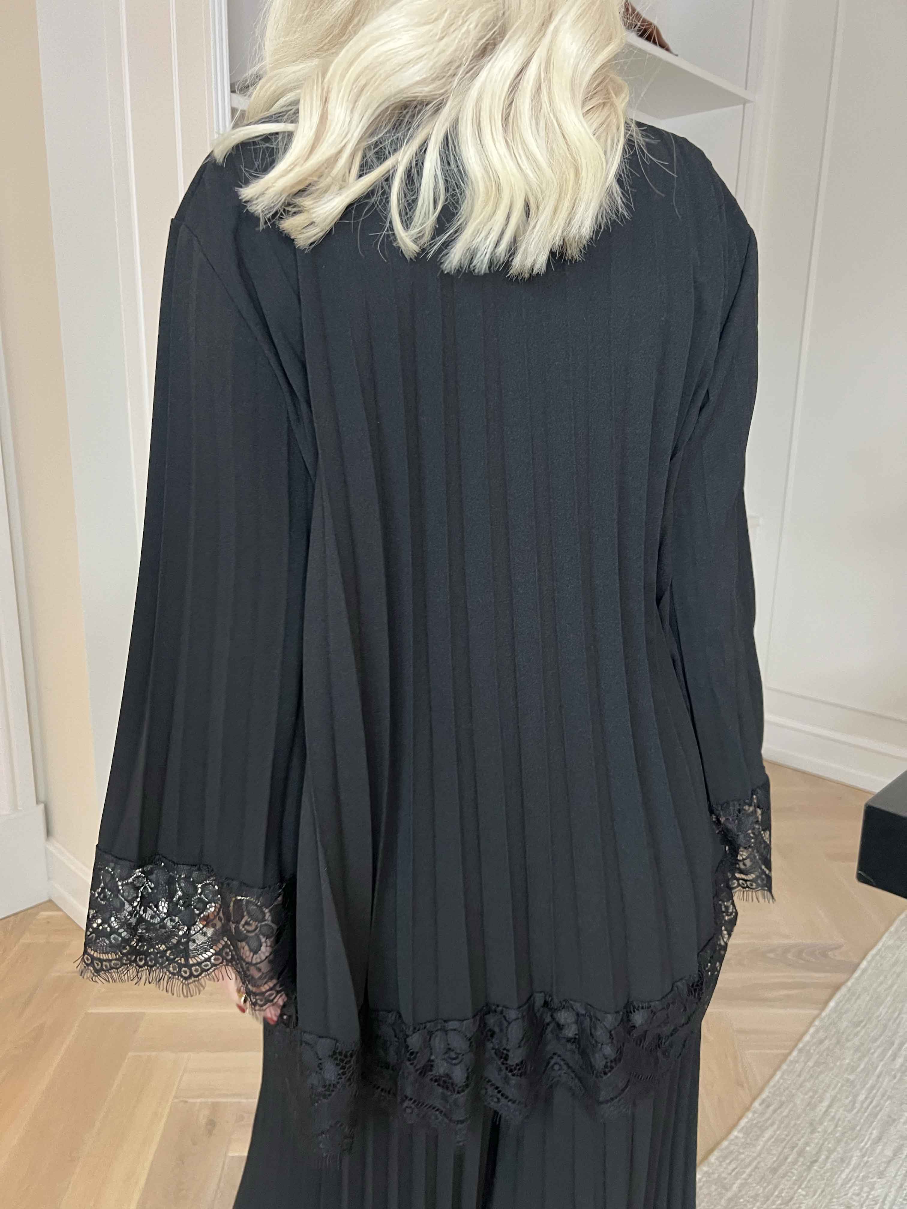 Amica - Plisseret sæt med blondedekant