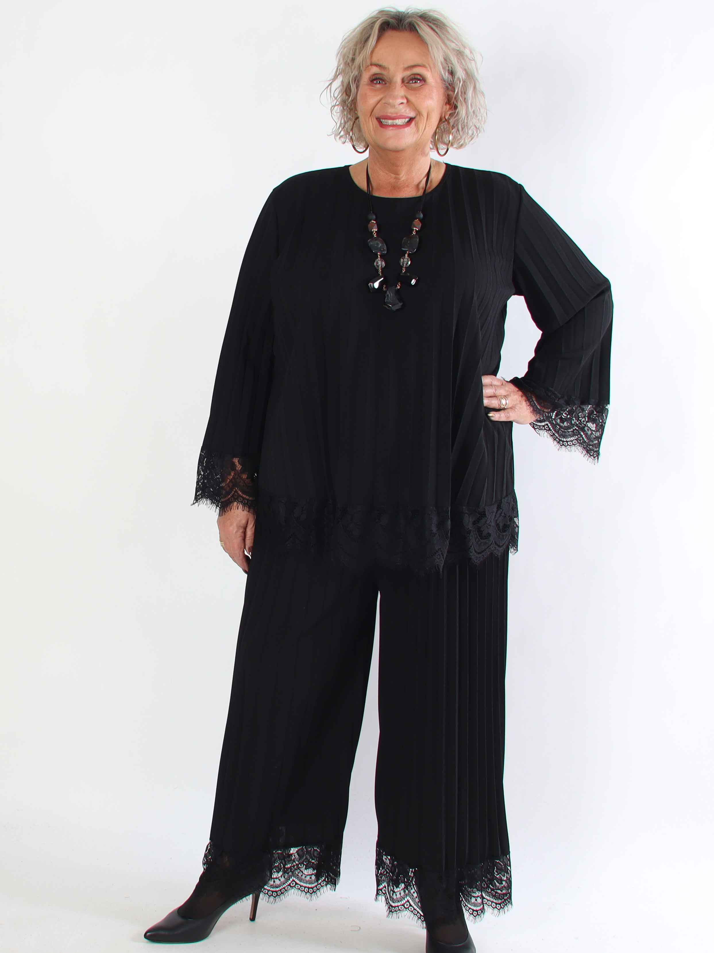 Amica - Plisseret plus size sæt med blondedekant