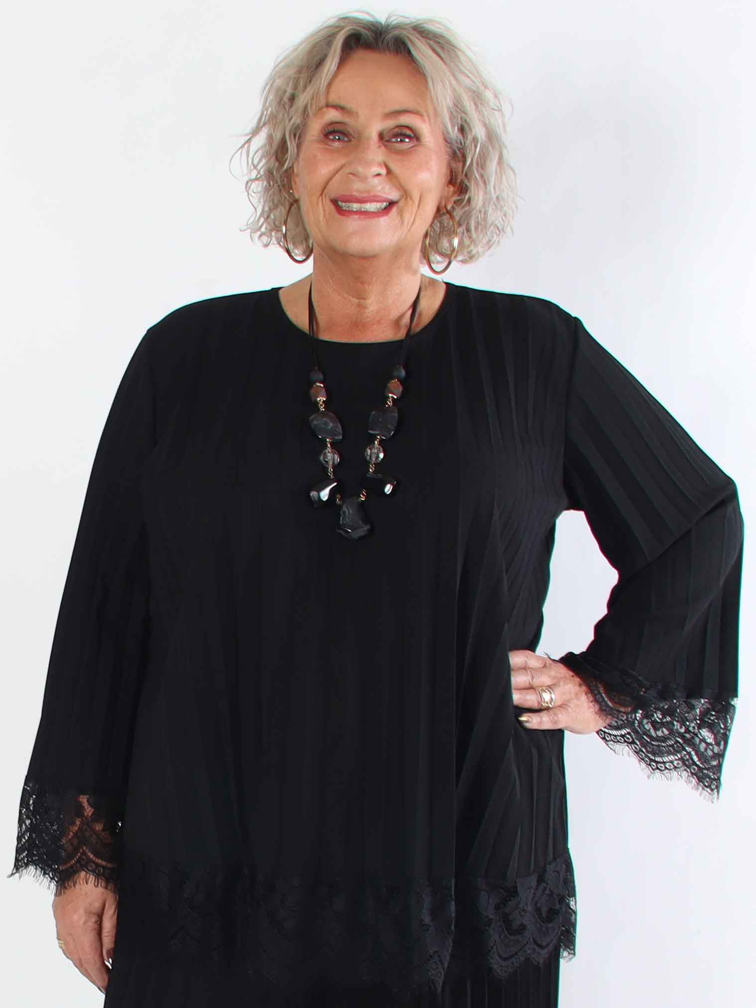 Amica - Plisseret plus size sæt med blondedekant