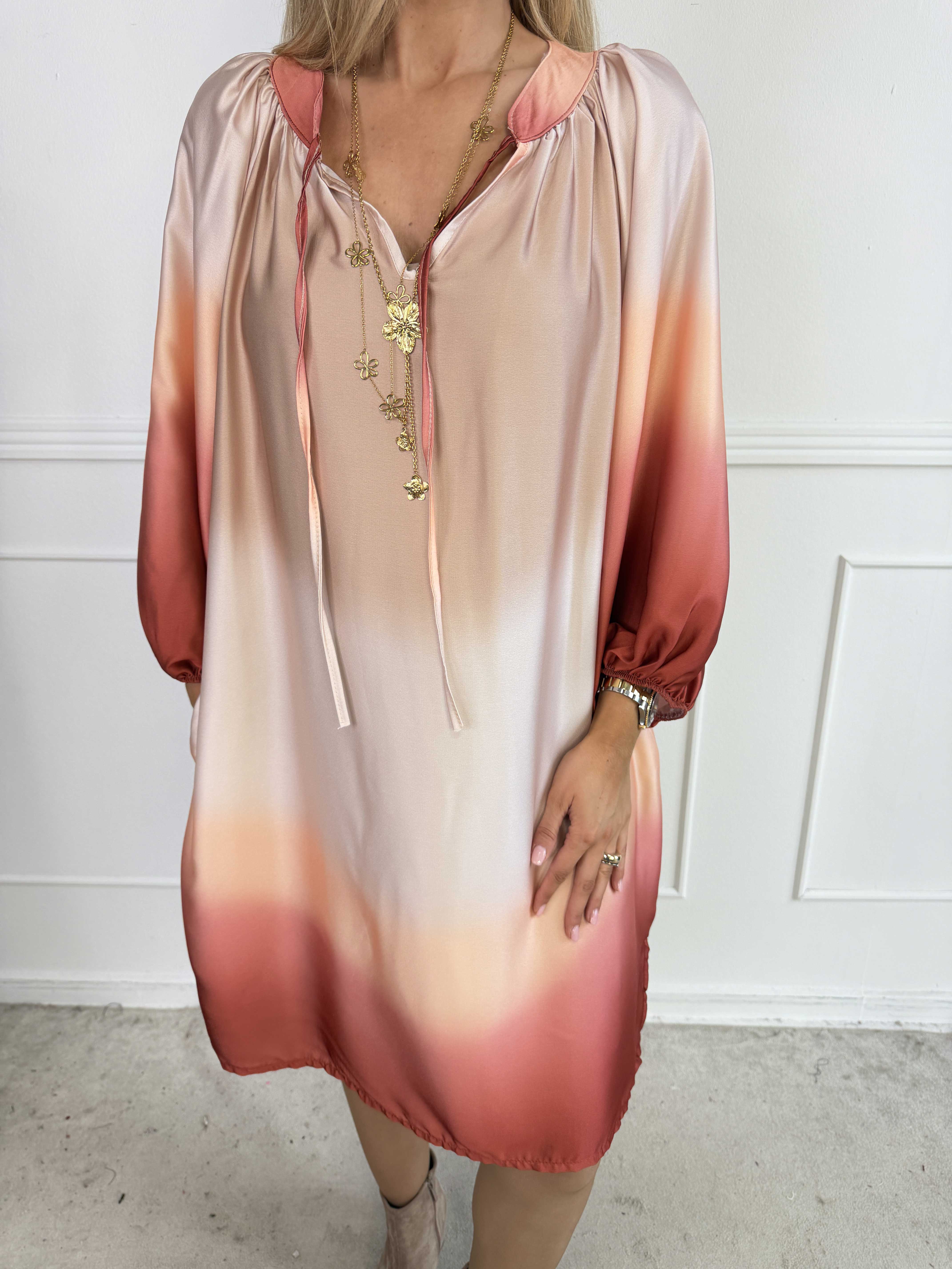 Amidala Batik - Elegant tunikakjole i batikmønster med lommer