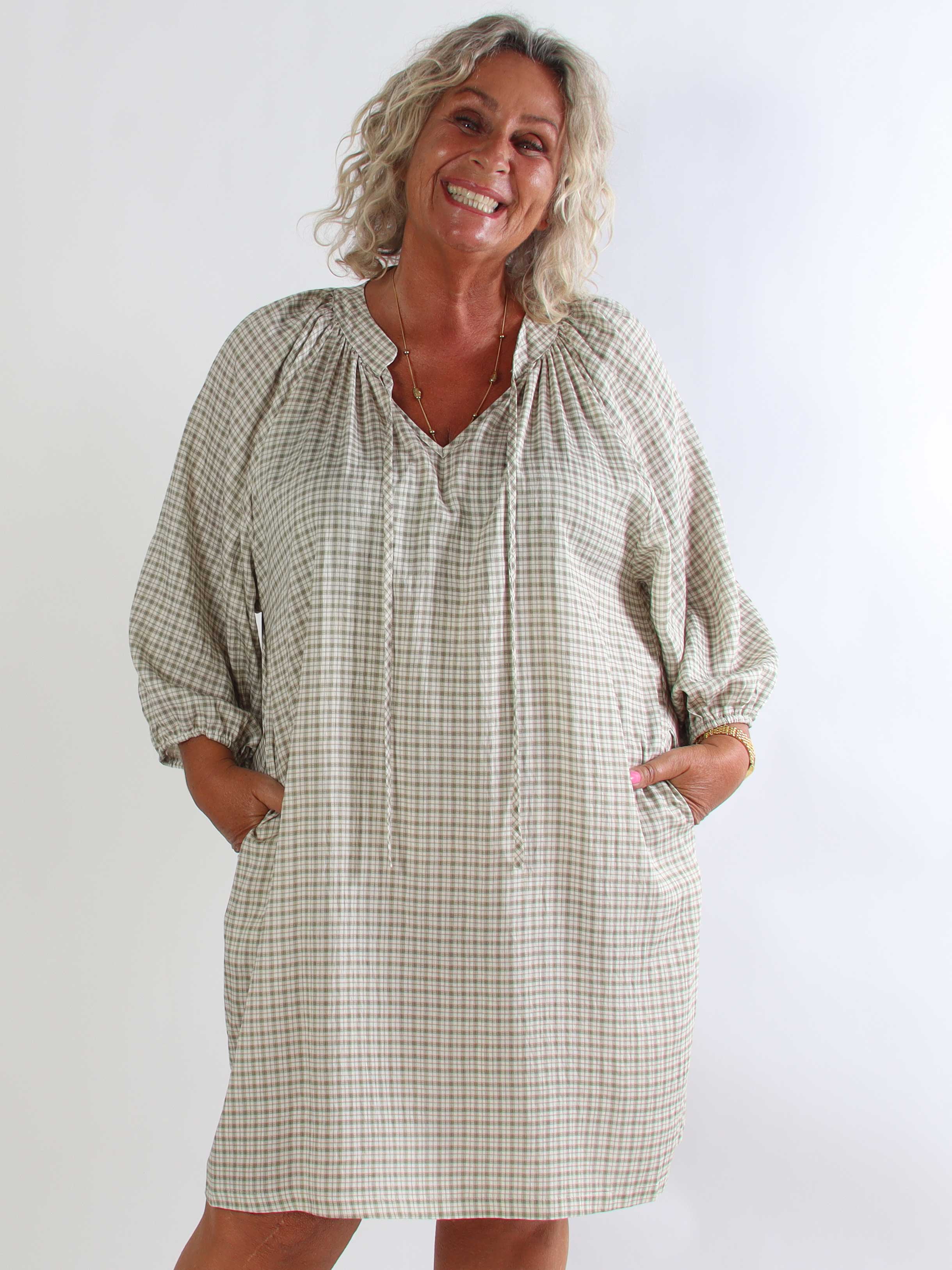 Amidala Check - Elegant ternet plus size tunikakjole i viskose