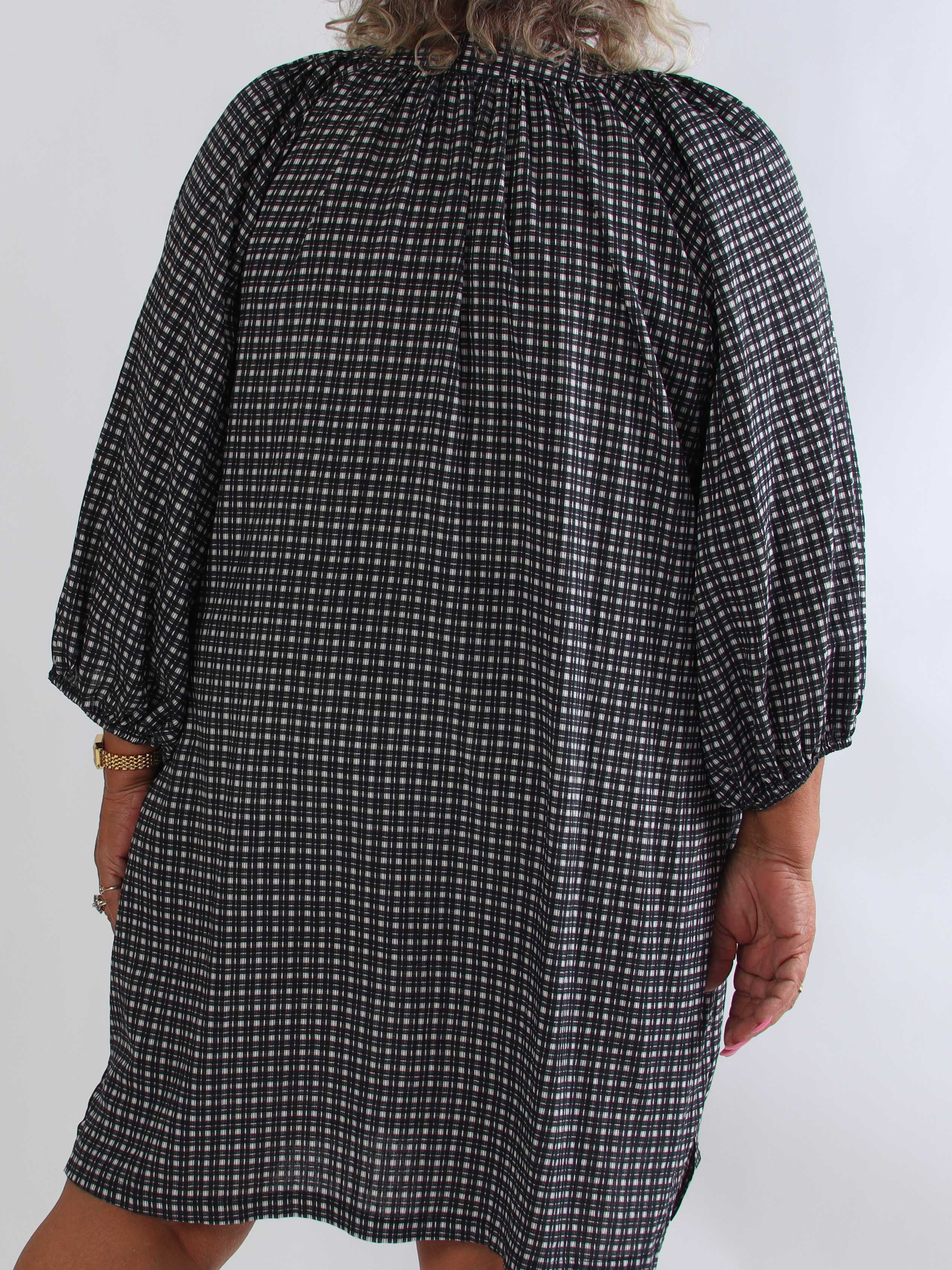 Amidala Check - Elegant ternet plus size tunikakjole i viskose