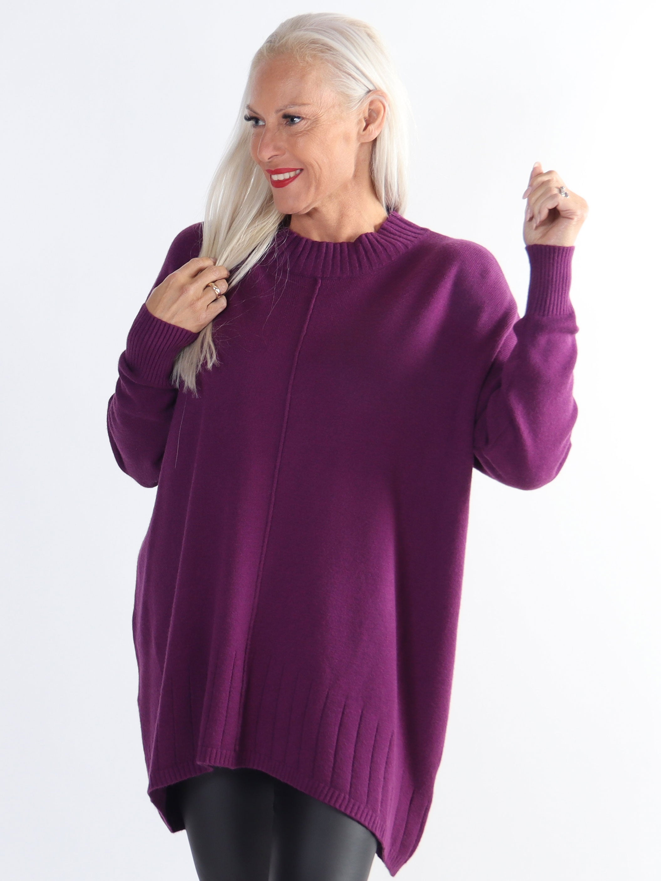 Amora - Lang blød plus size strikbluse