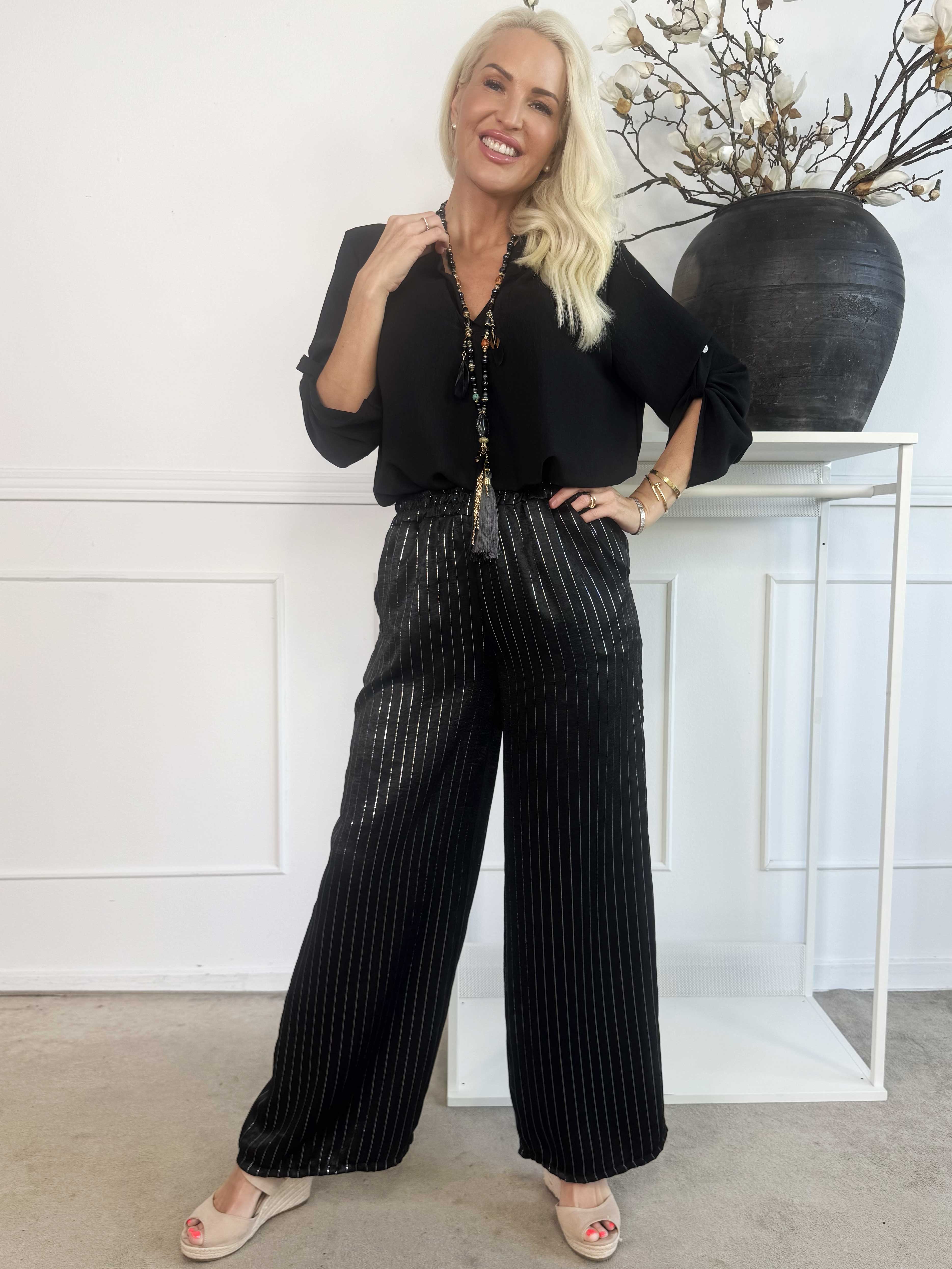 Amora - Bløde bukser med stribet glimmertråde og elastikkant