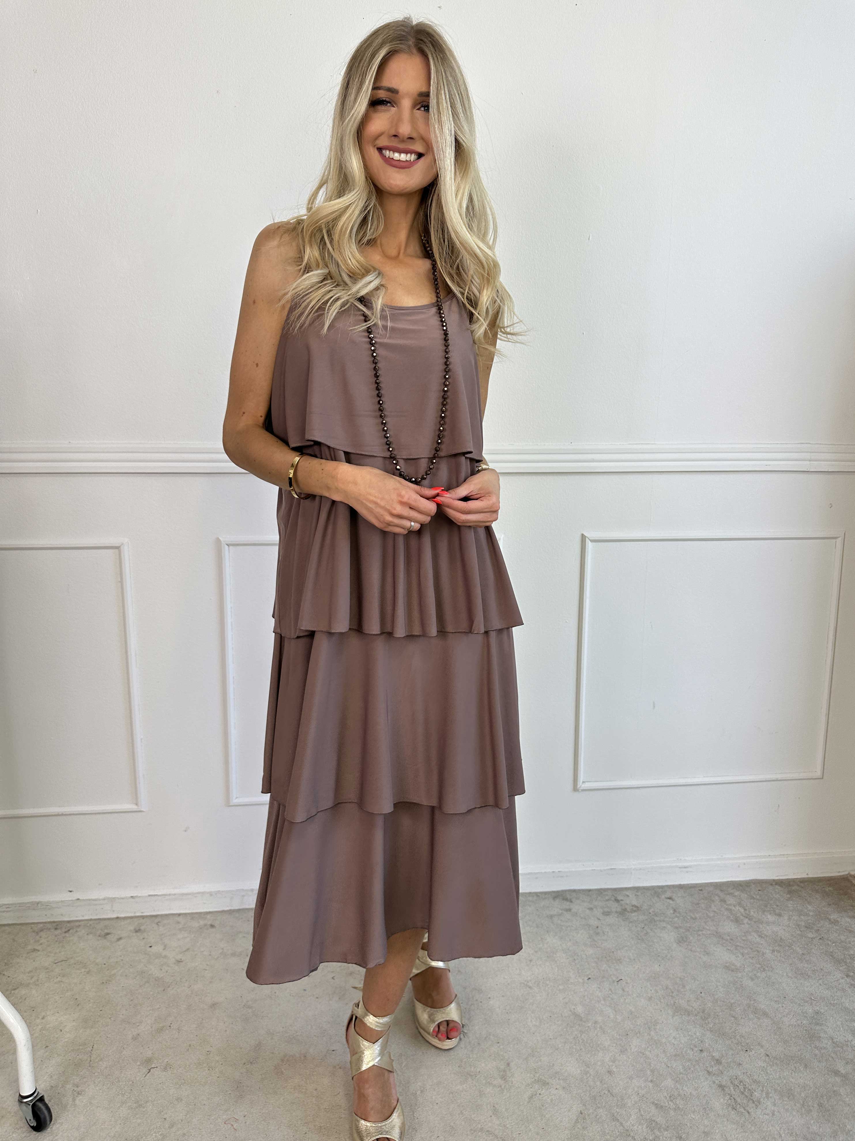 Anastasia - Elastisk stropkjole med flæser