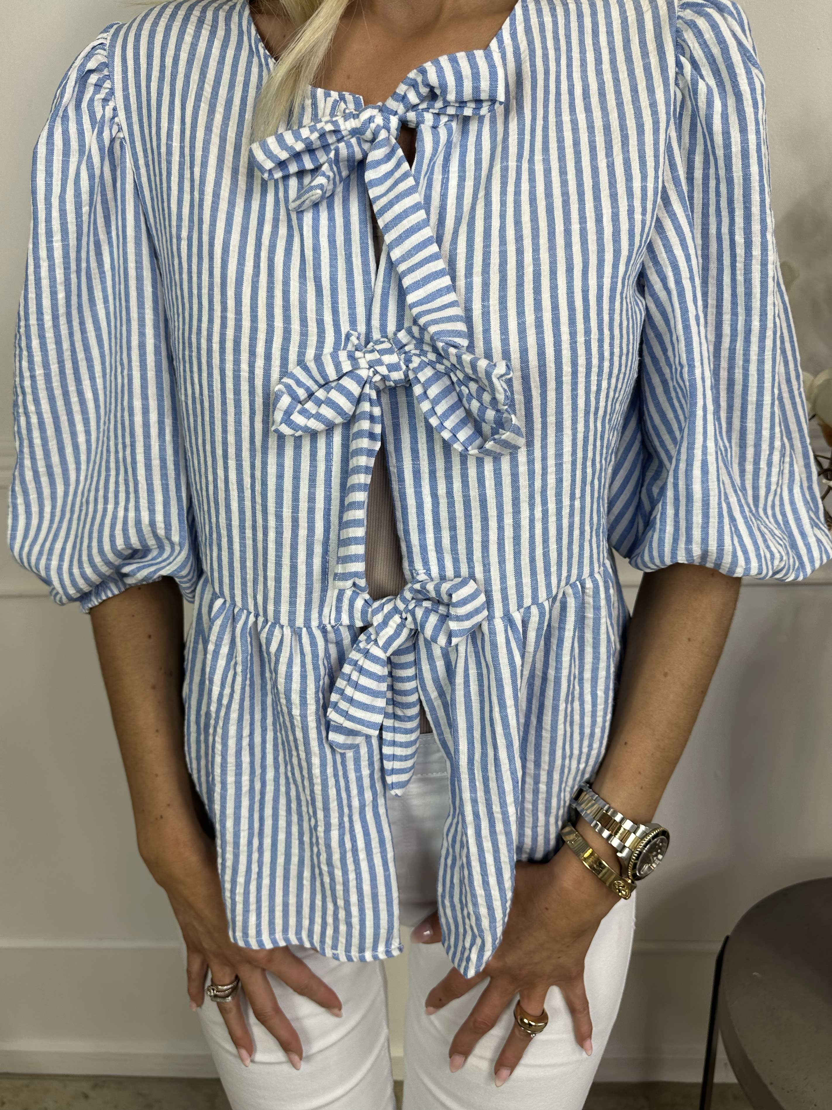 Andrea - Sød stribet tunika i bomuld med sløjfer og ballonærmer