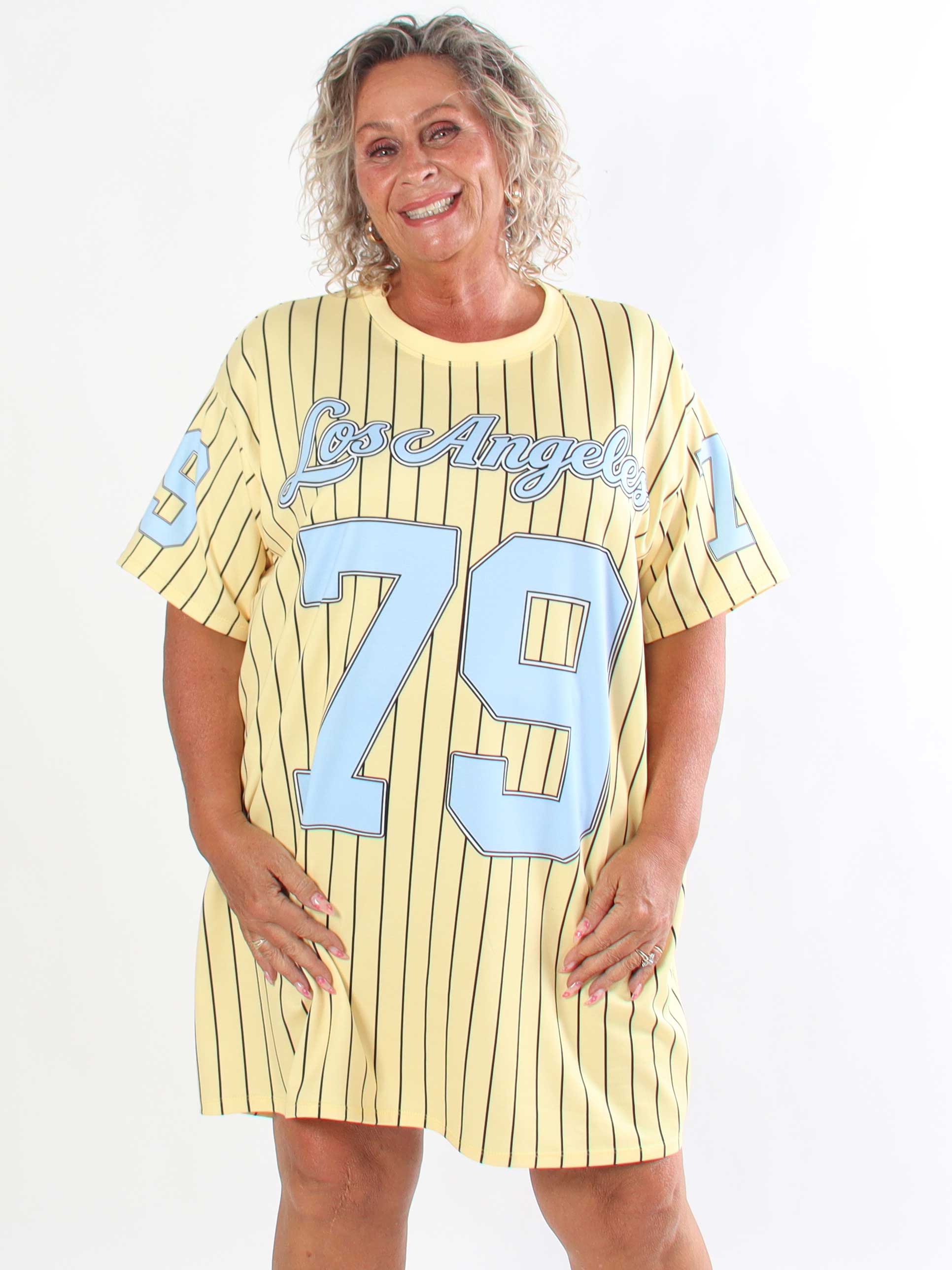 Andrea - Plus size t-shirtkjole viskoseblanding med sporty baseball-inspireret design