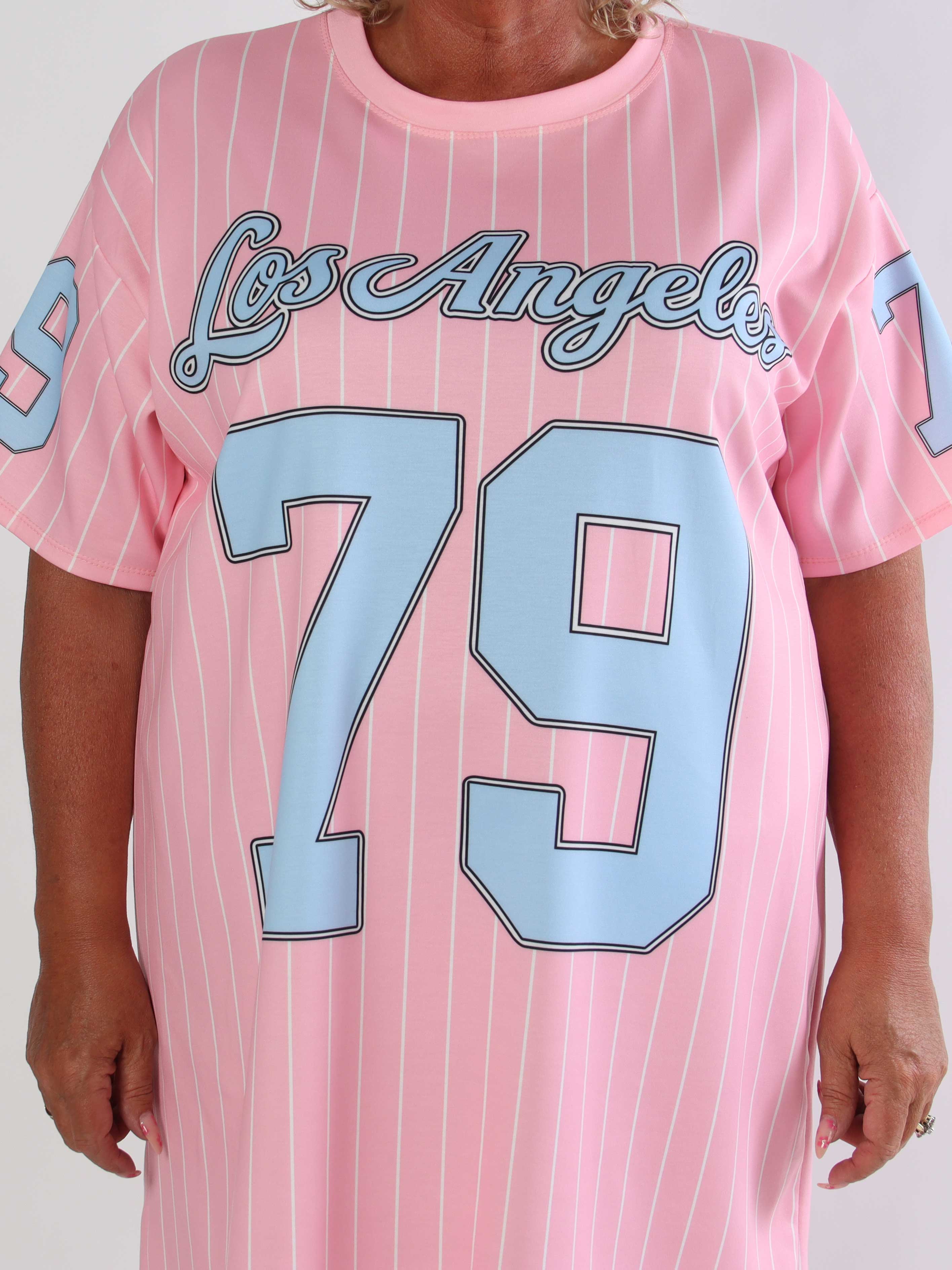 Andrea - Plus size t-shirtkjole viskoseblanding med sporty baseball-inspireret design