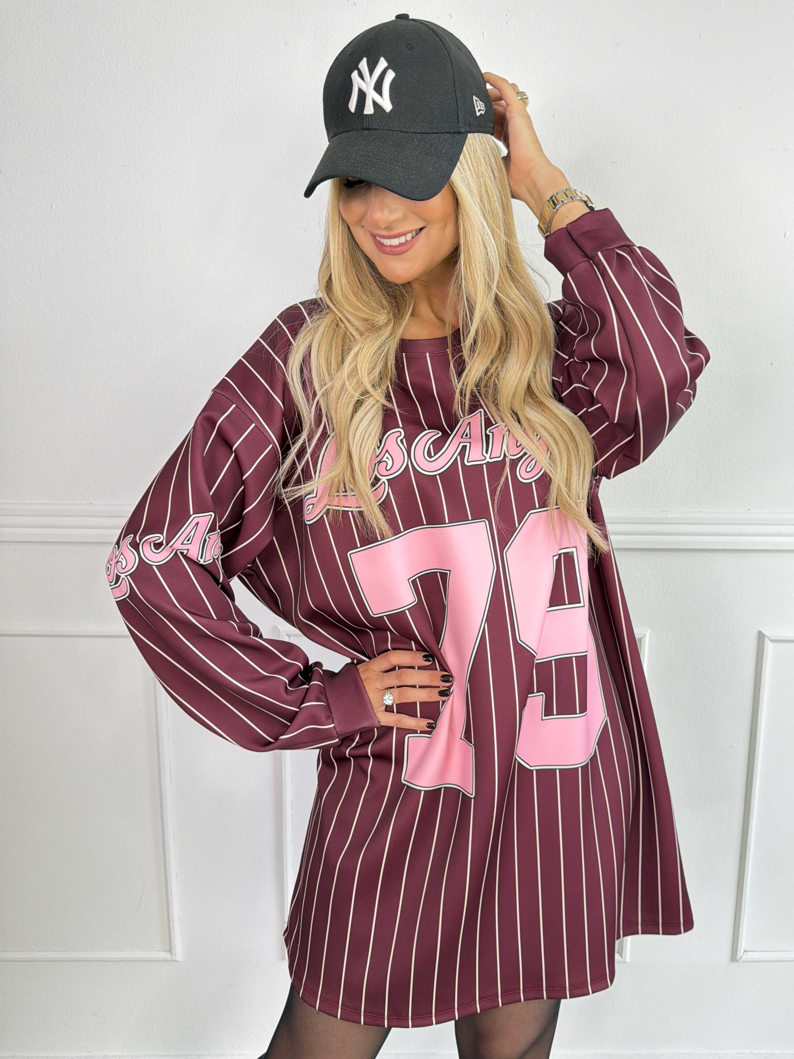 Andrea Long Sleeve - Plus size kjole i viskoseblanding med sporty baseball-inspireret design