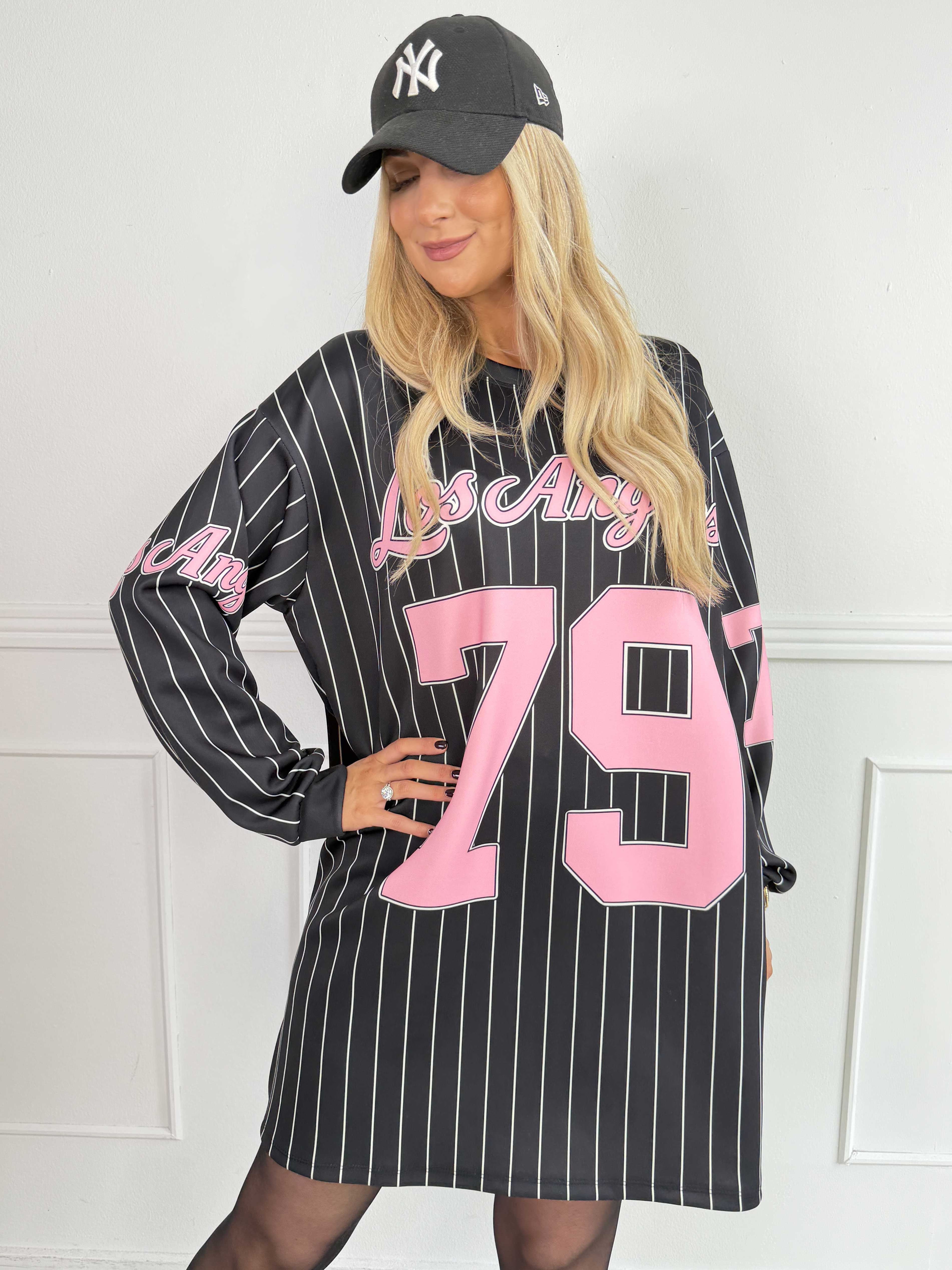 Andrea Long Sleeve - Plus size kjole i viskoseblanding med sporty baseball-inspireret design