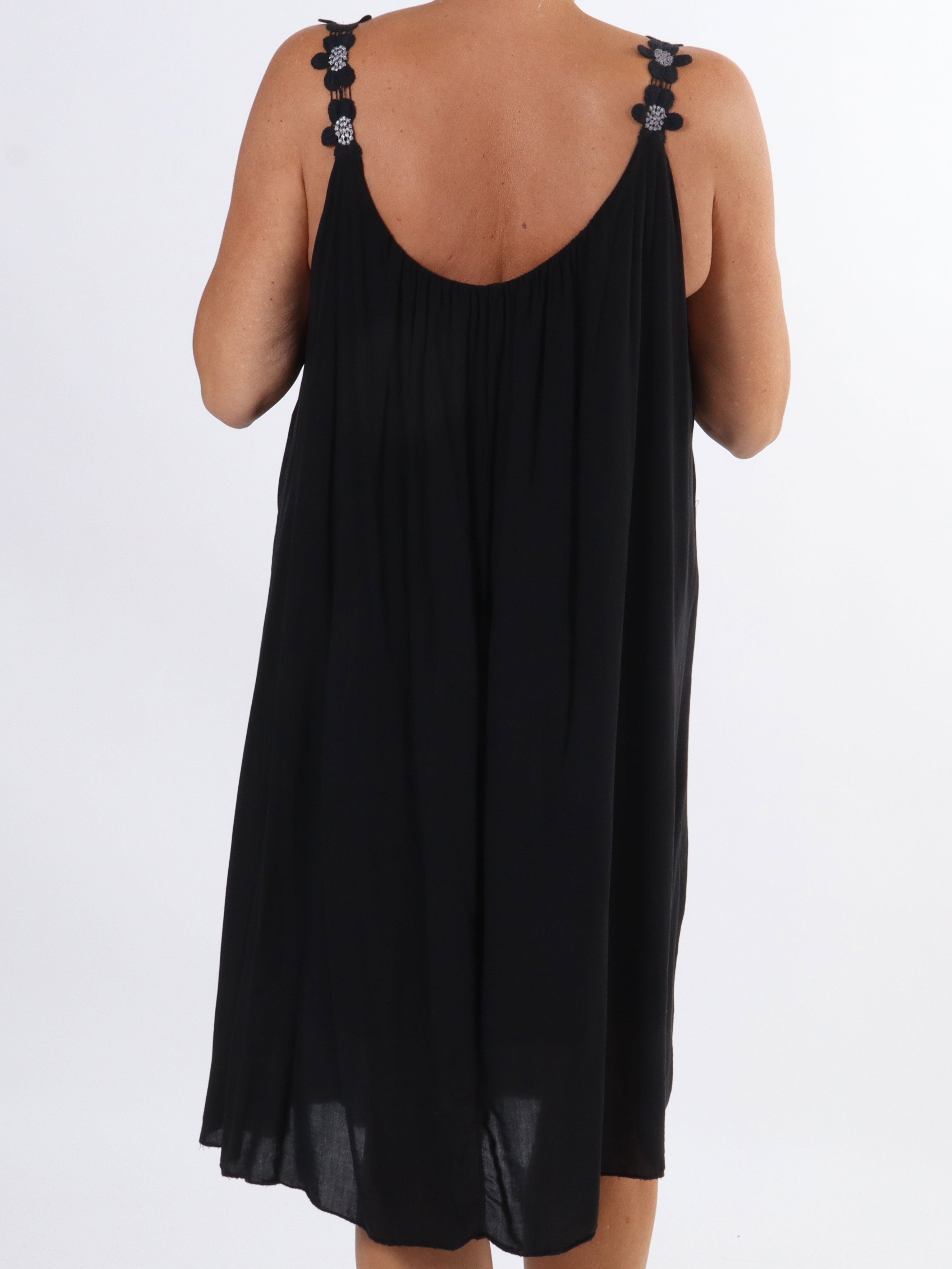 Ane - Sød plus size sommerkjole med broderet stroppe