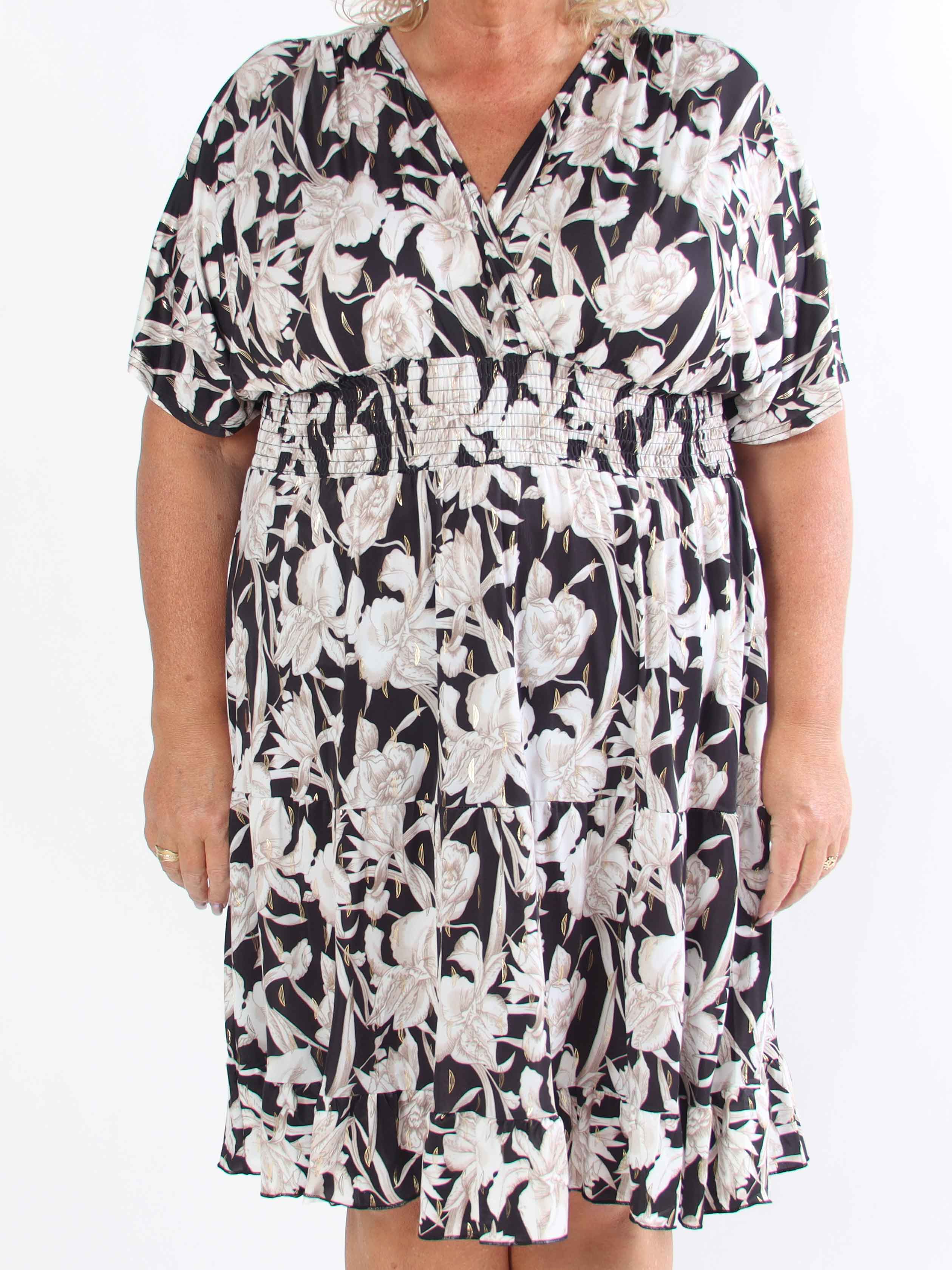 Angela - Plus size kjole med elegante flæselag i skørtet