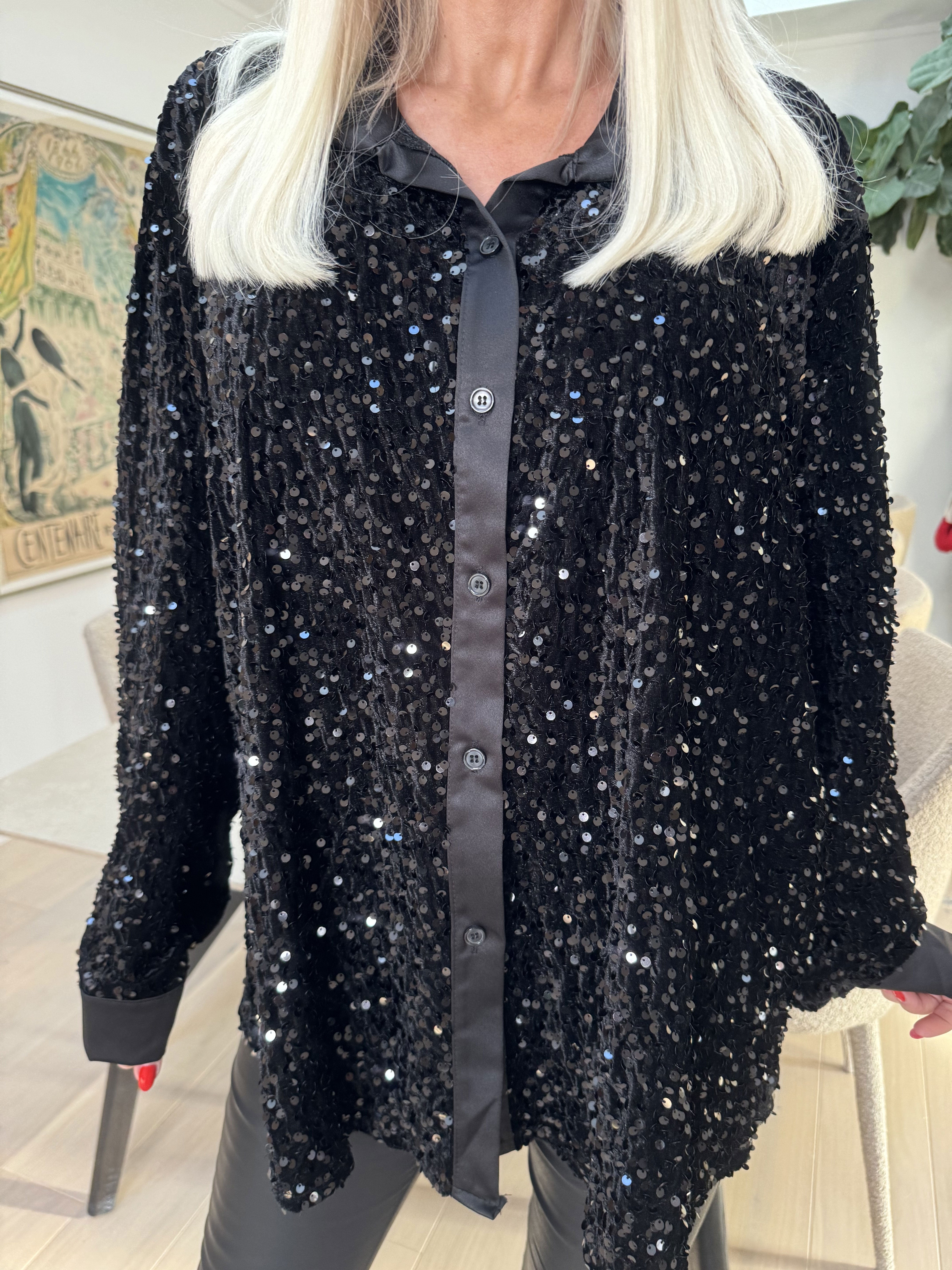 Anicha - Smuk skjorte med pailletter og velour