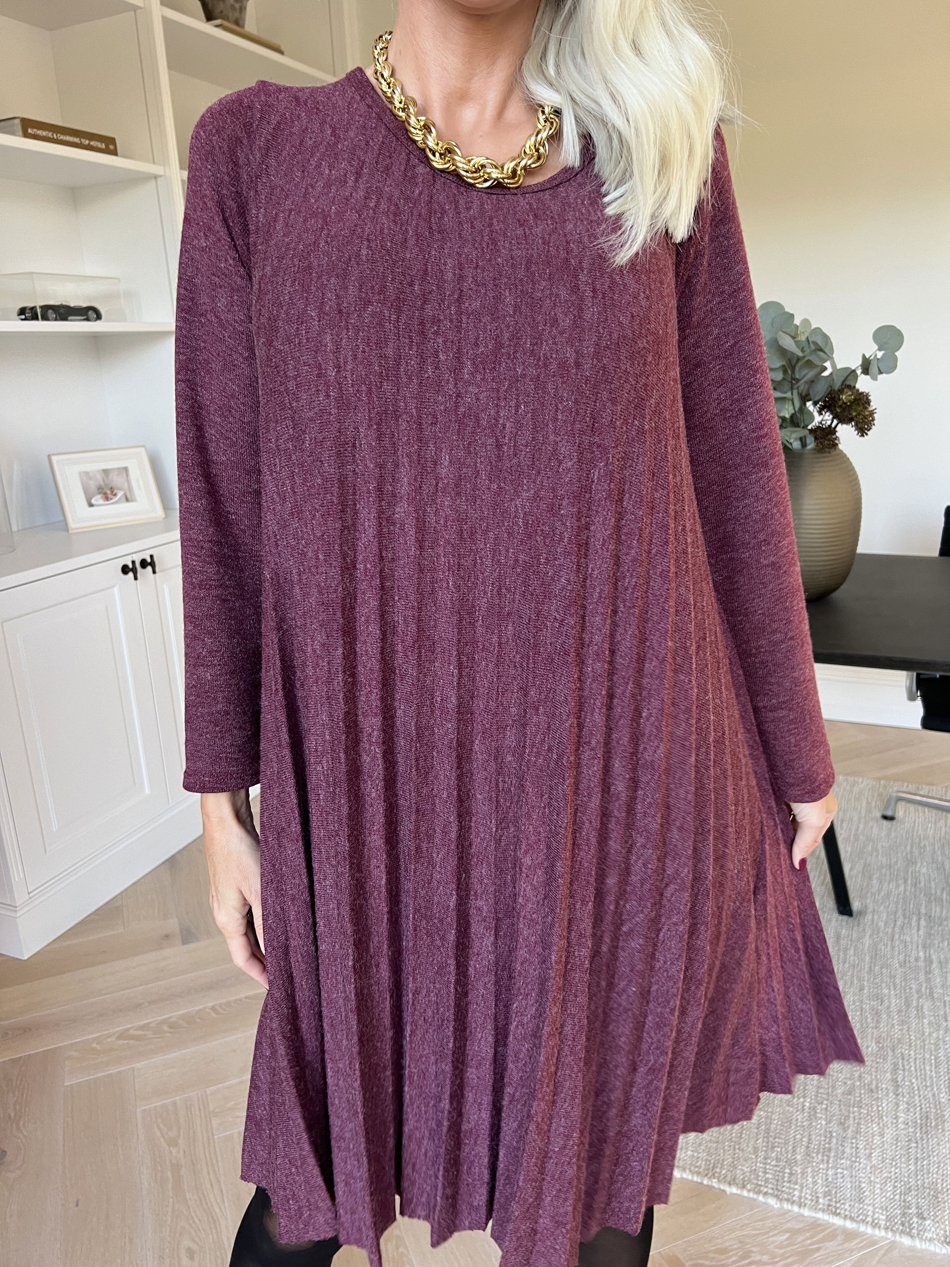 Anita - Blød plisseret kjole i viskose og uld