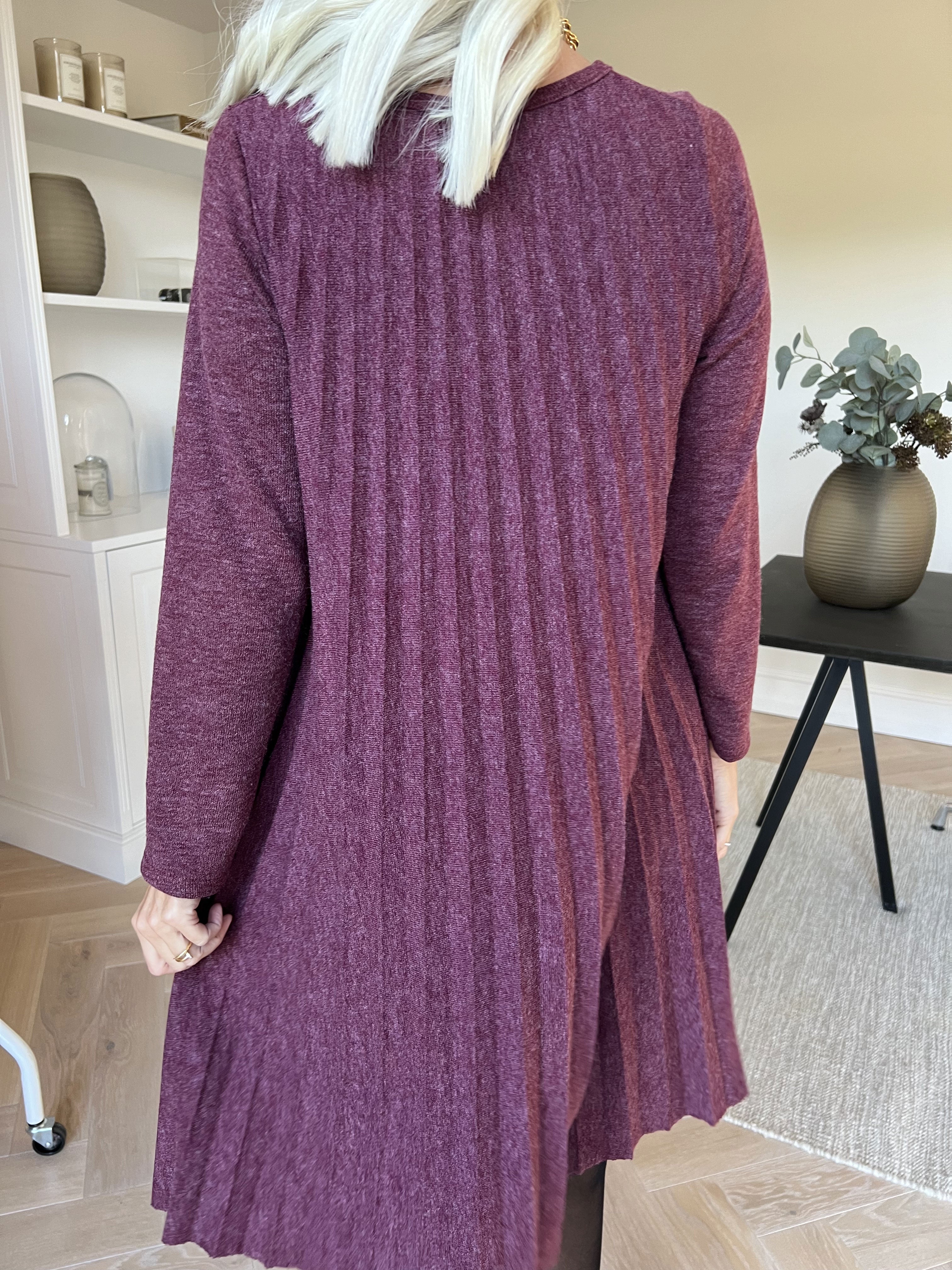 Anita - Blød plisseret kjole i viskose og uld