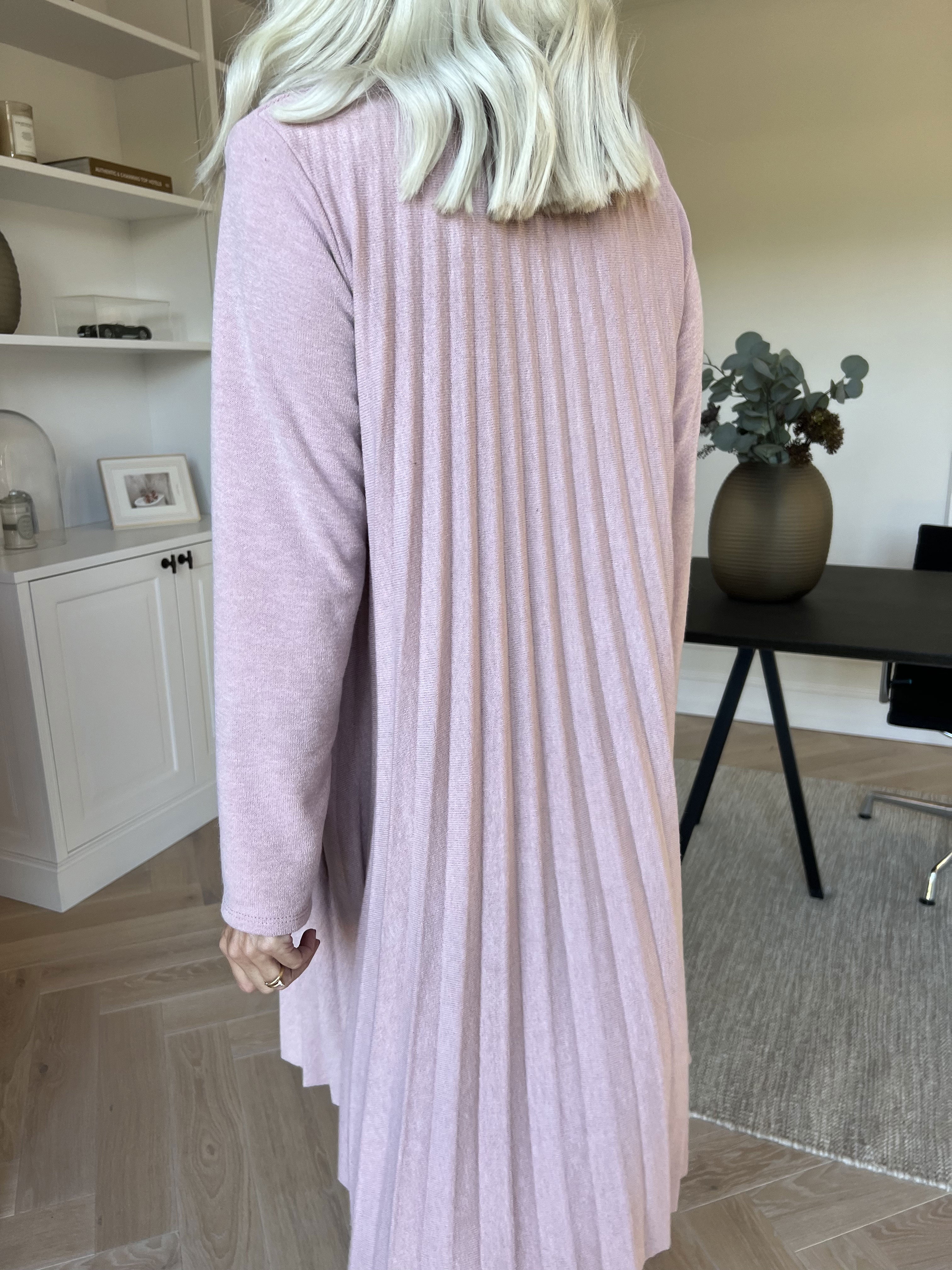 Anita - Blød plisseret kjole i viskose og uld