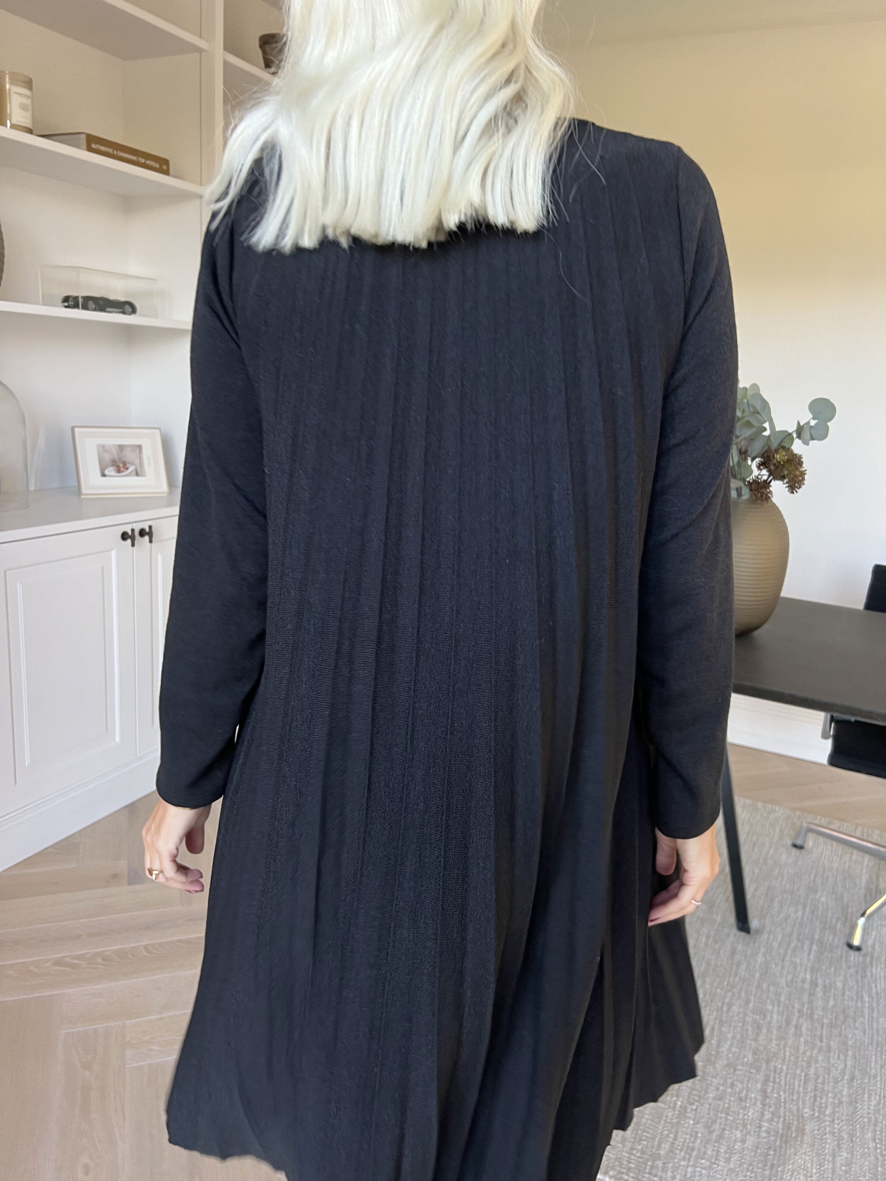 Anita - Blød plisseret kjole i viskose og uld