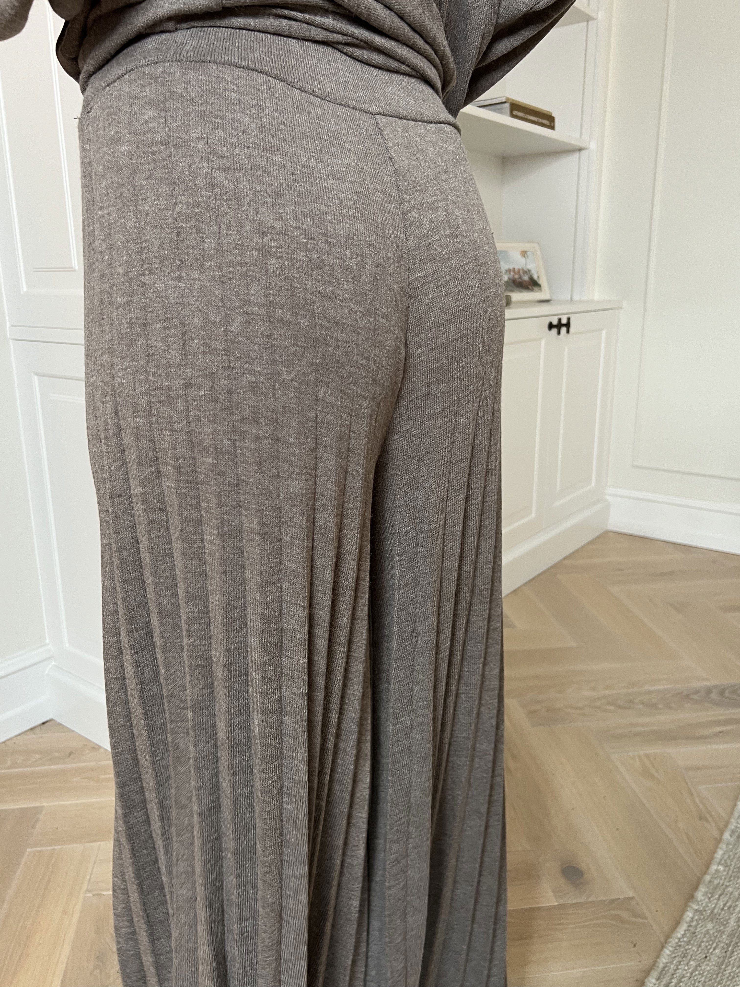 Anita Pants - Bløde og elegante plisserede strikbukser
