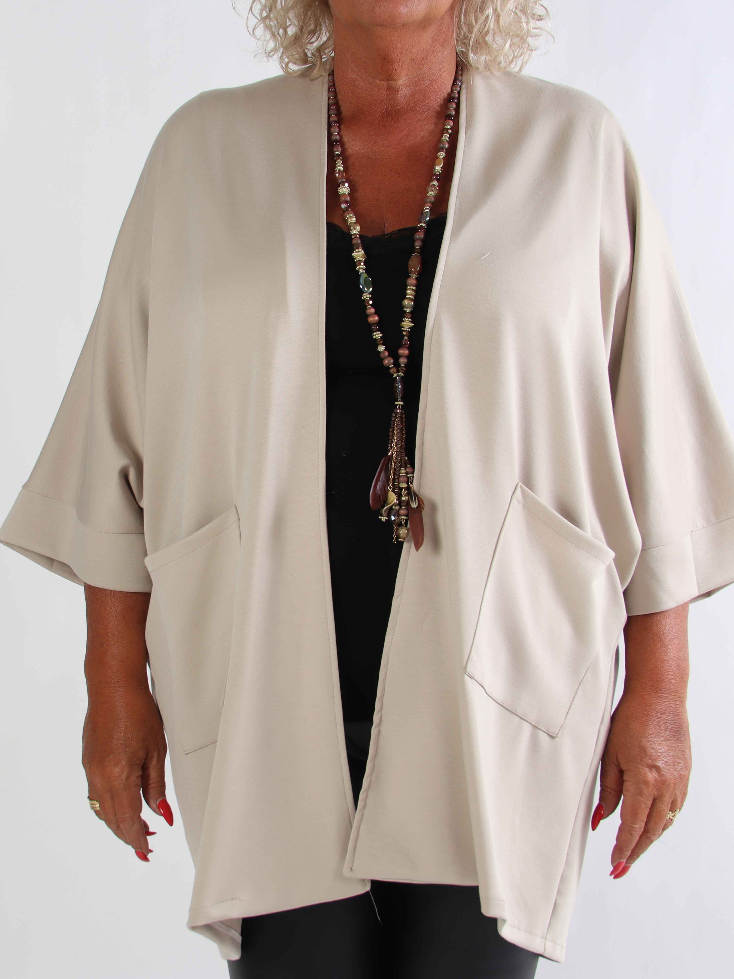 Annah Cardigan - Plus size blød cardigan med tydelige syninger og lommer