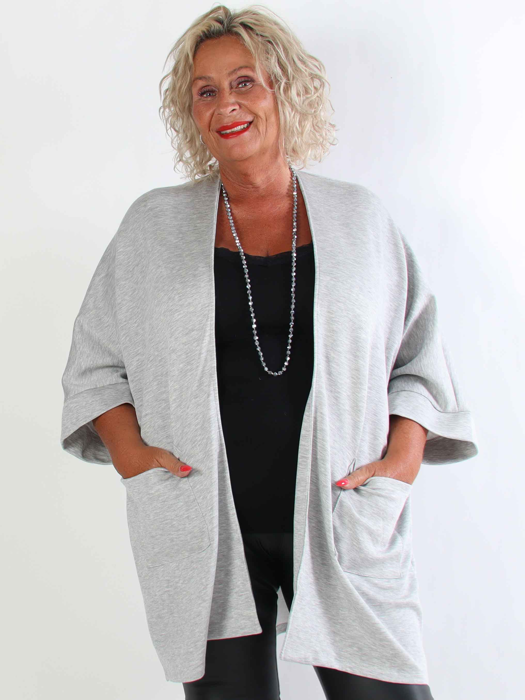 Annah Cardigan - Plus size blød cardigan med tydelige syninger og lommer