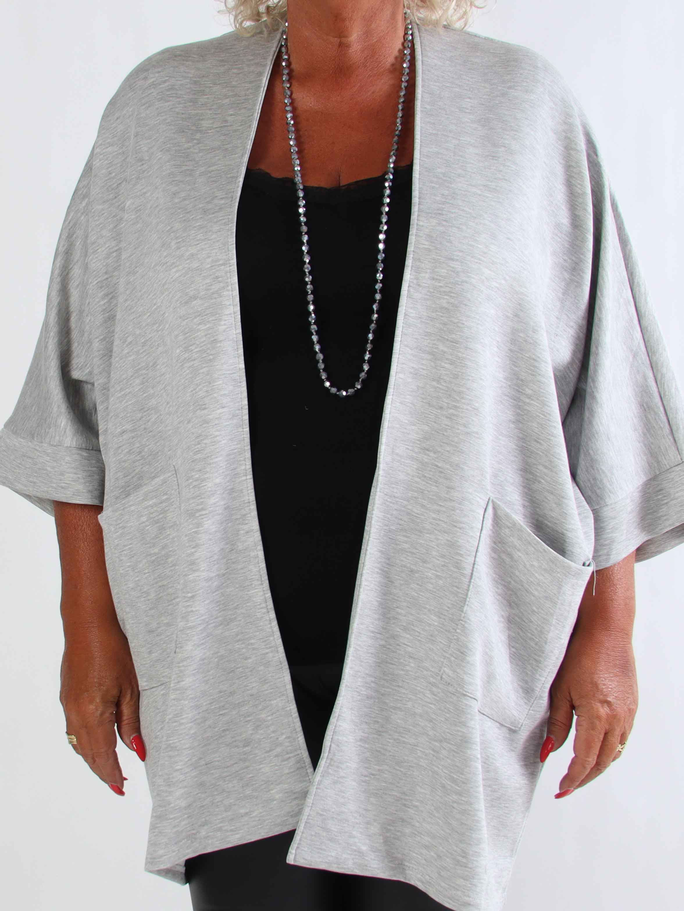 Annah Cardigan - Plus size blød cardigan med tydelige syninger og lommer