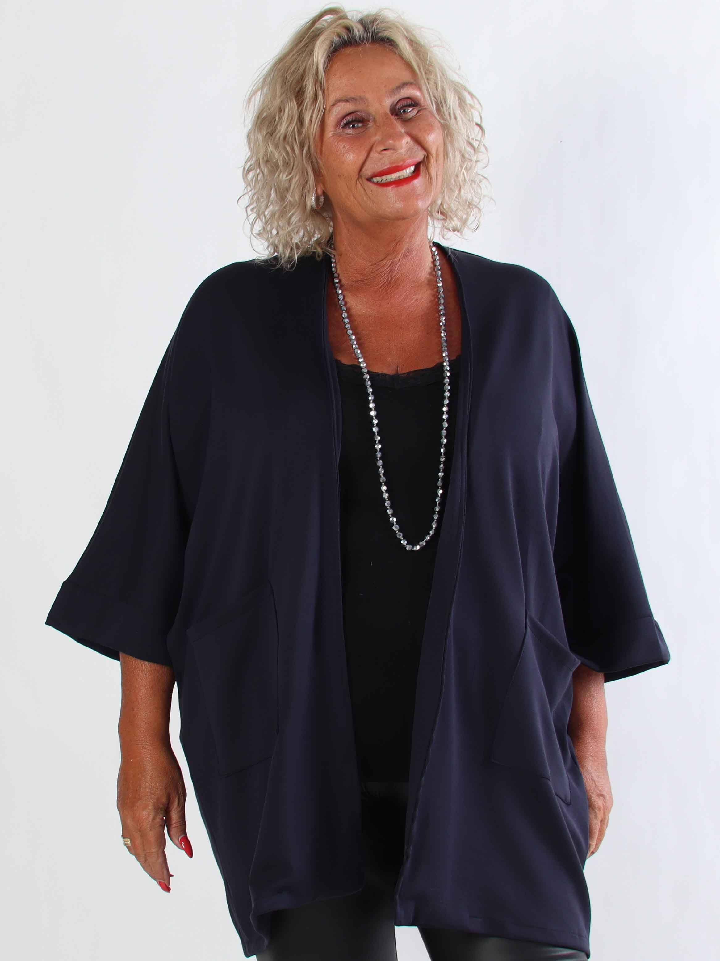 Annah Cardigan - Plus size blød cardigan med tydelige syninger og lommer