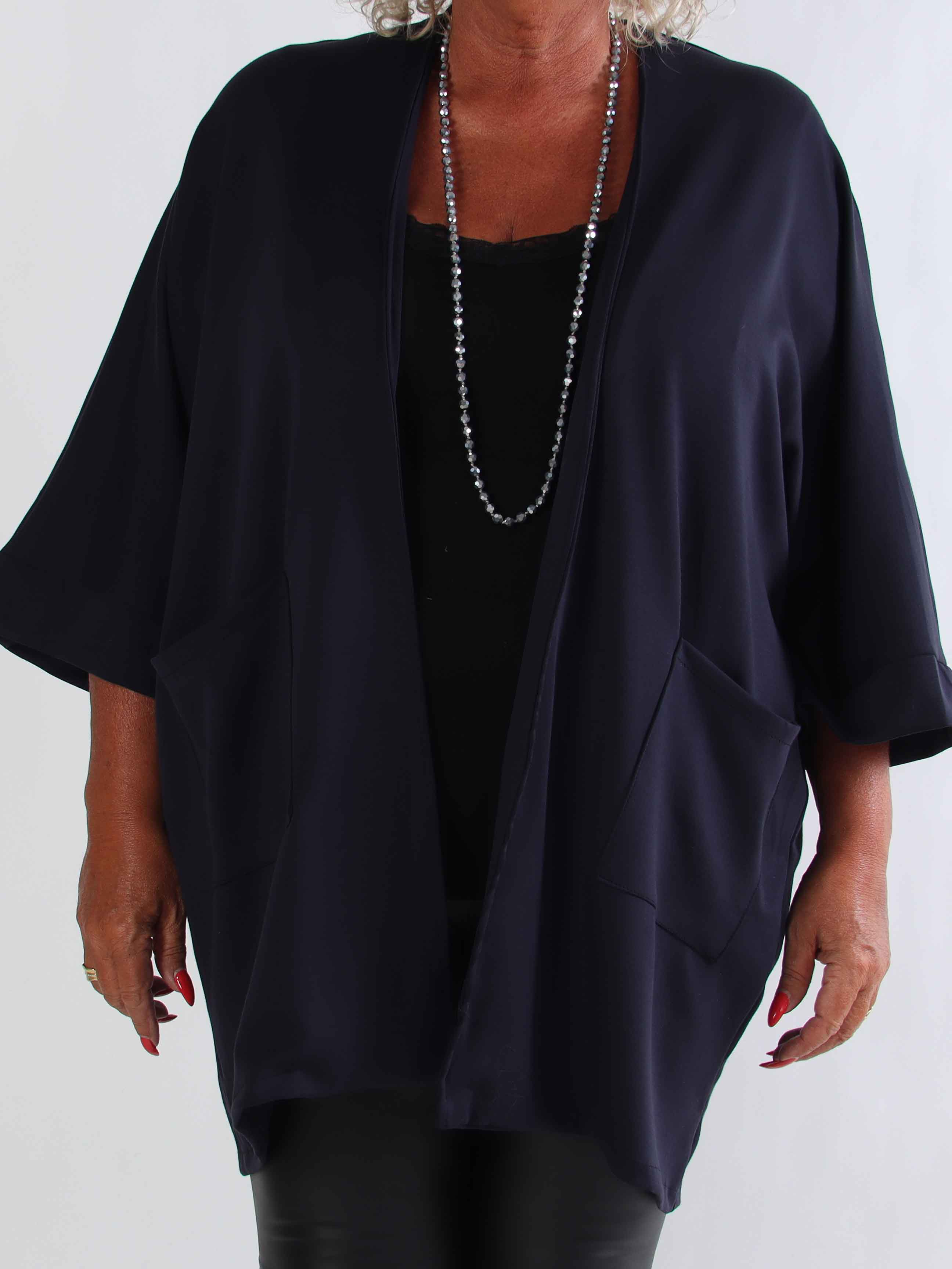 Annah Cardigan - Plus size blød cardigan med tydelige syninger og lommer