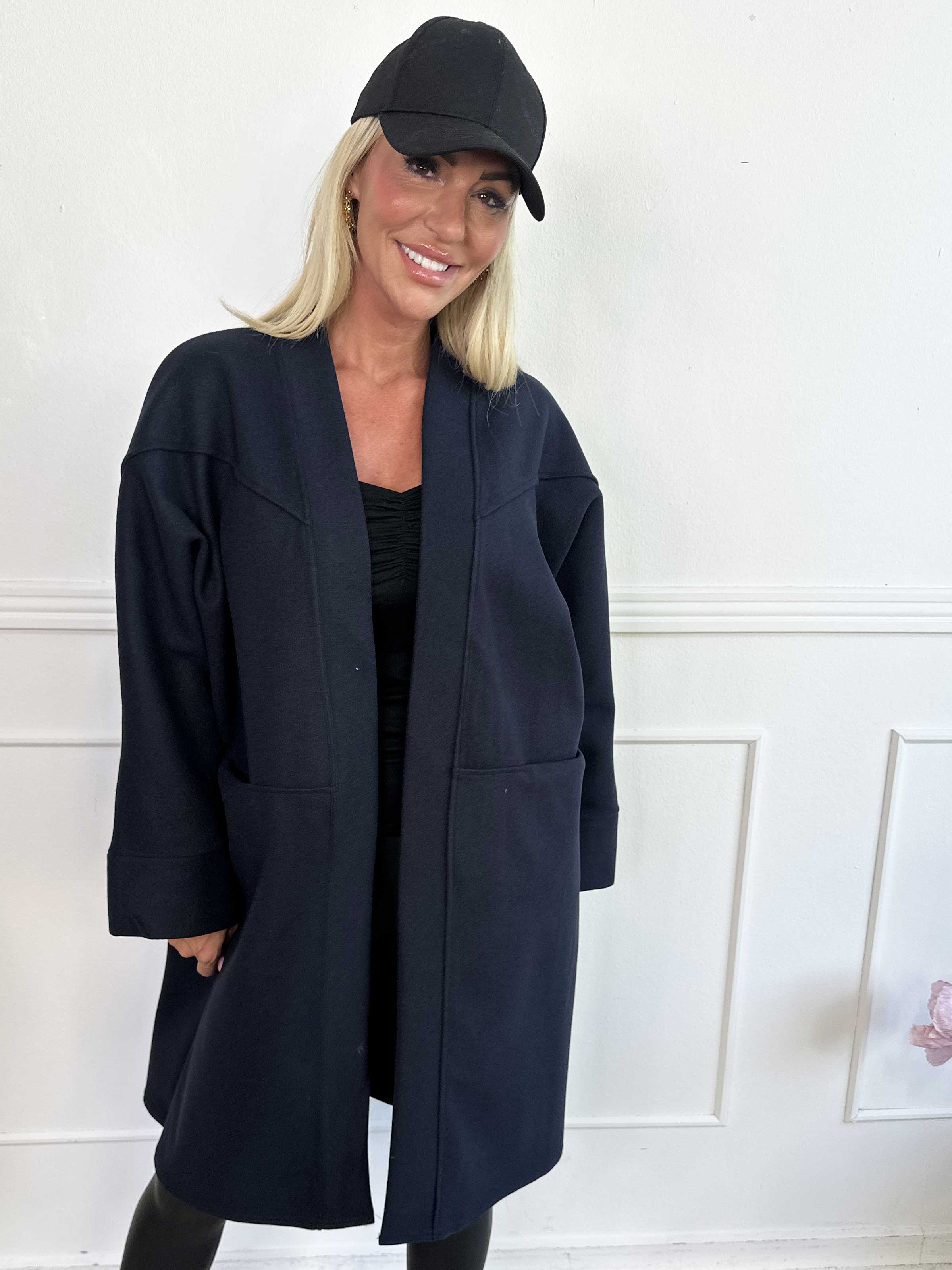 Annah Midi - Oversized frakke med tydelige syninger og lommer