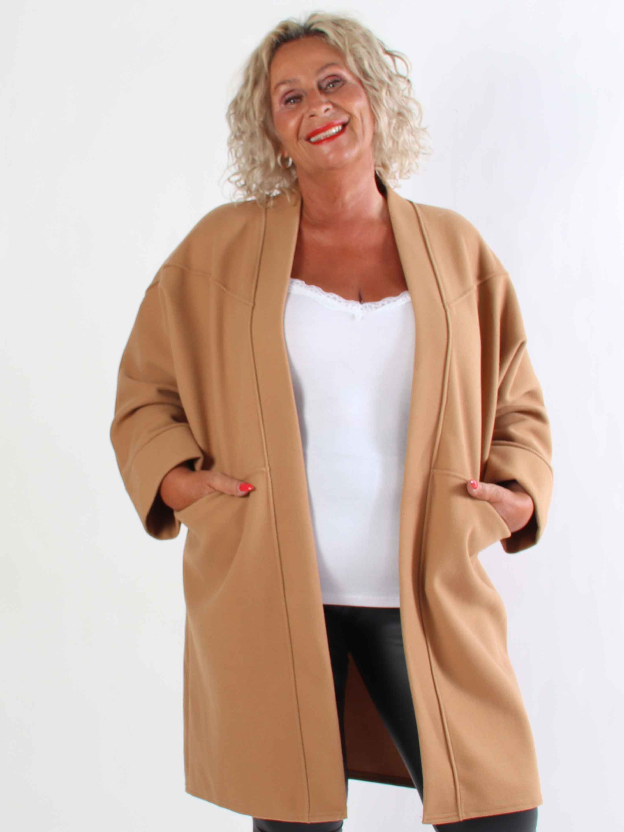 Annah Midi - Plus size frakke med tydelige syninger og lommer