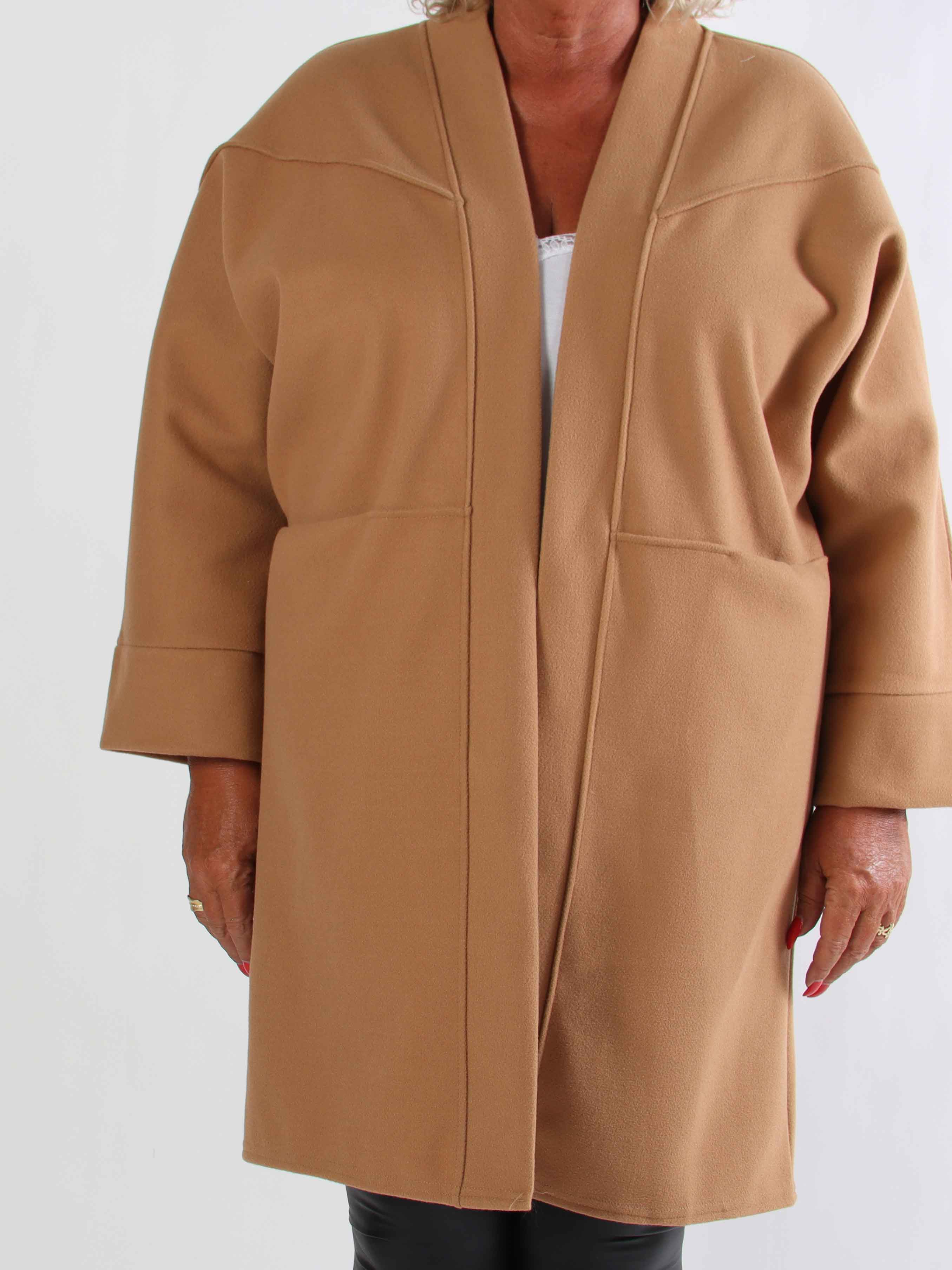 Annah Midi - Plus size frakke med tydelige syninger og lommer