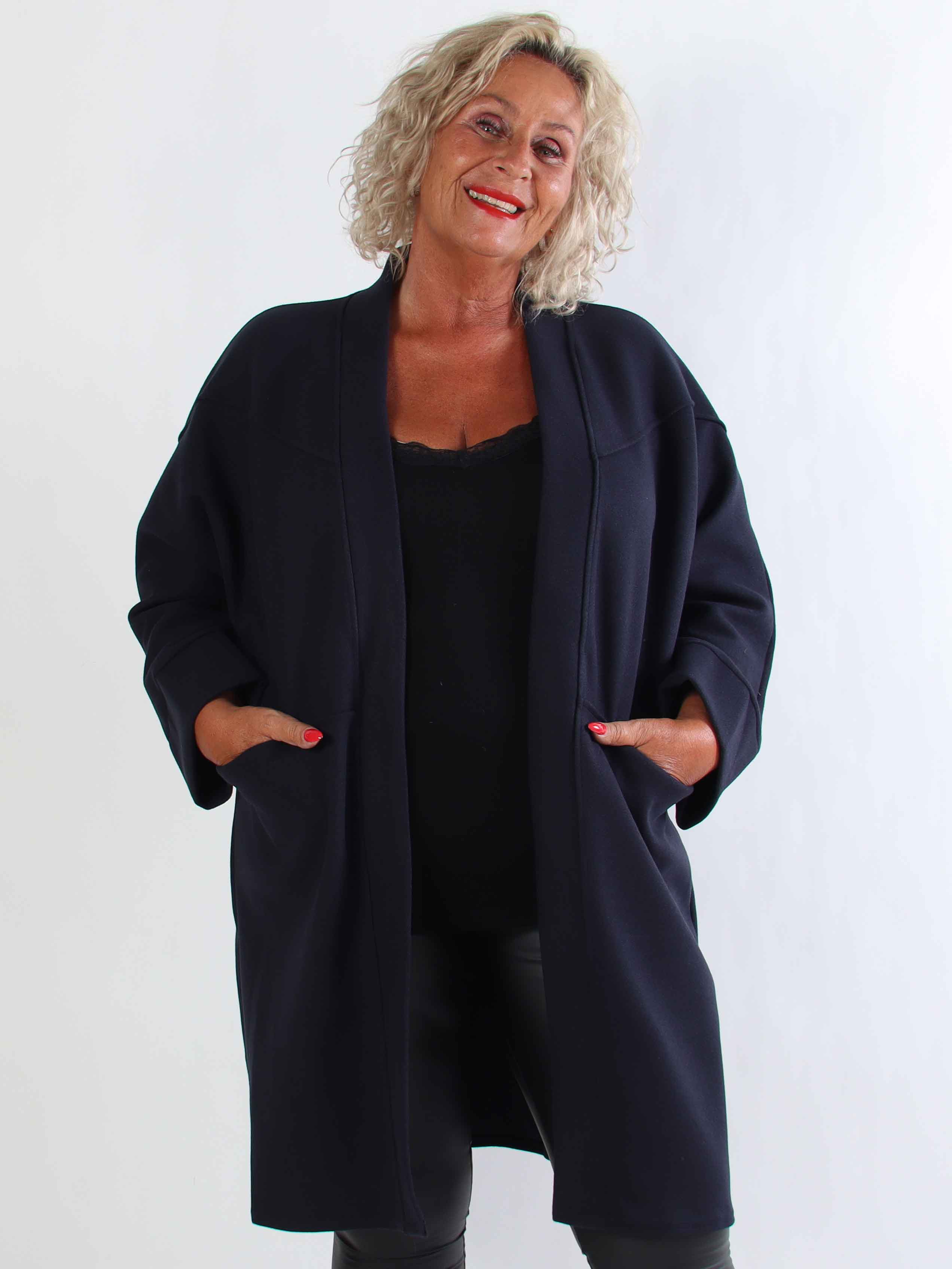 Annah Midi - Plus size frakke med tydelige syninger og lommer