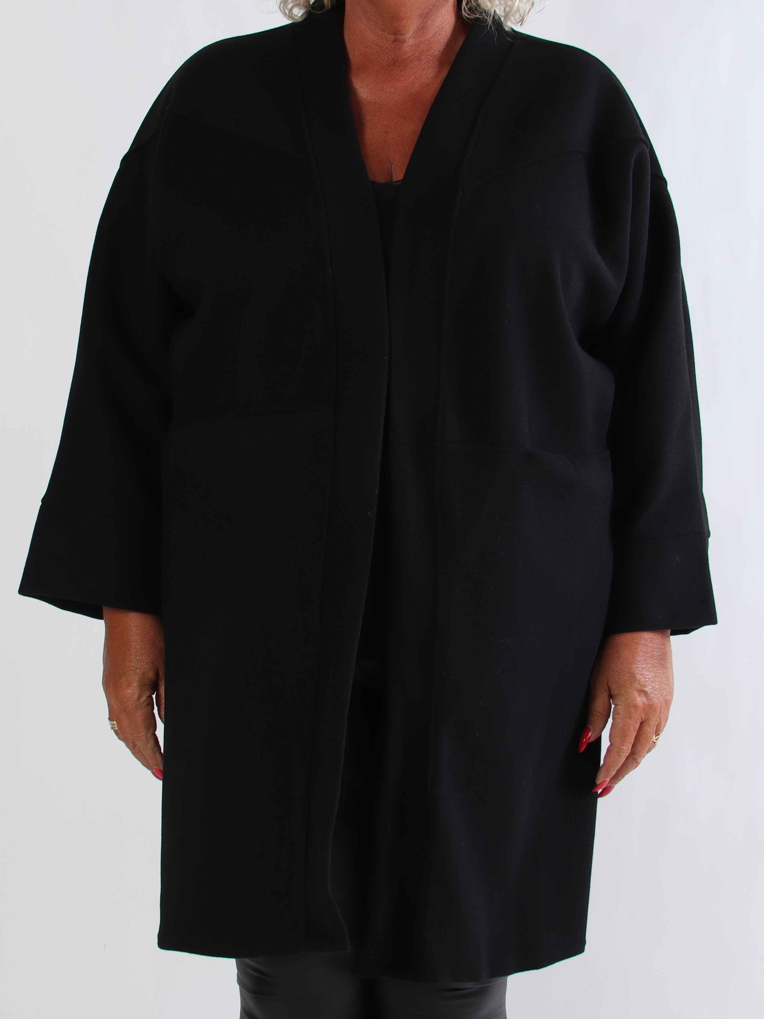 Annah Midi - Plus size frakke med tydelige syninger og lommer