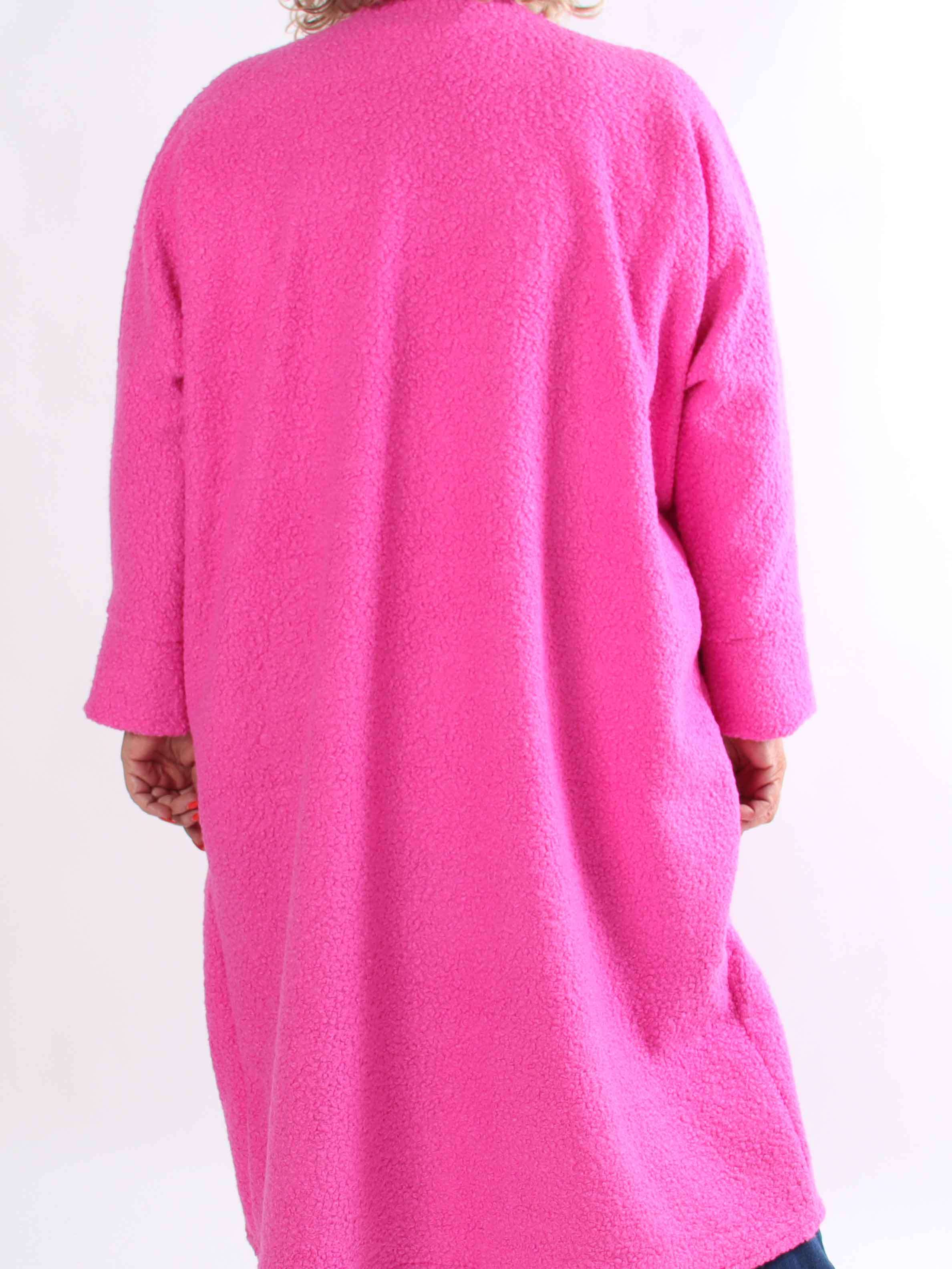 Annah Teddy - Plus size frakke i blødt teddy-stof med tydelige syninger og store lommer