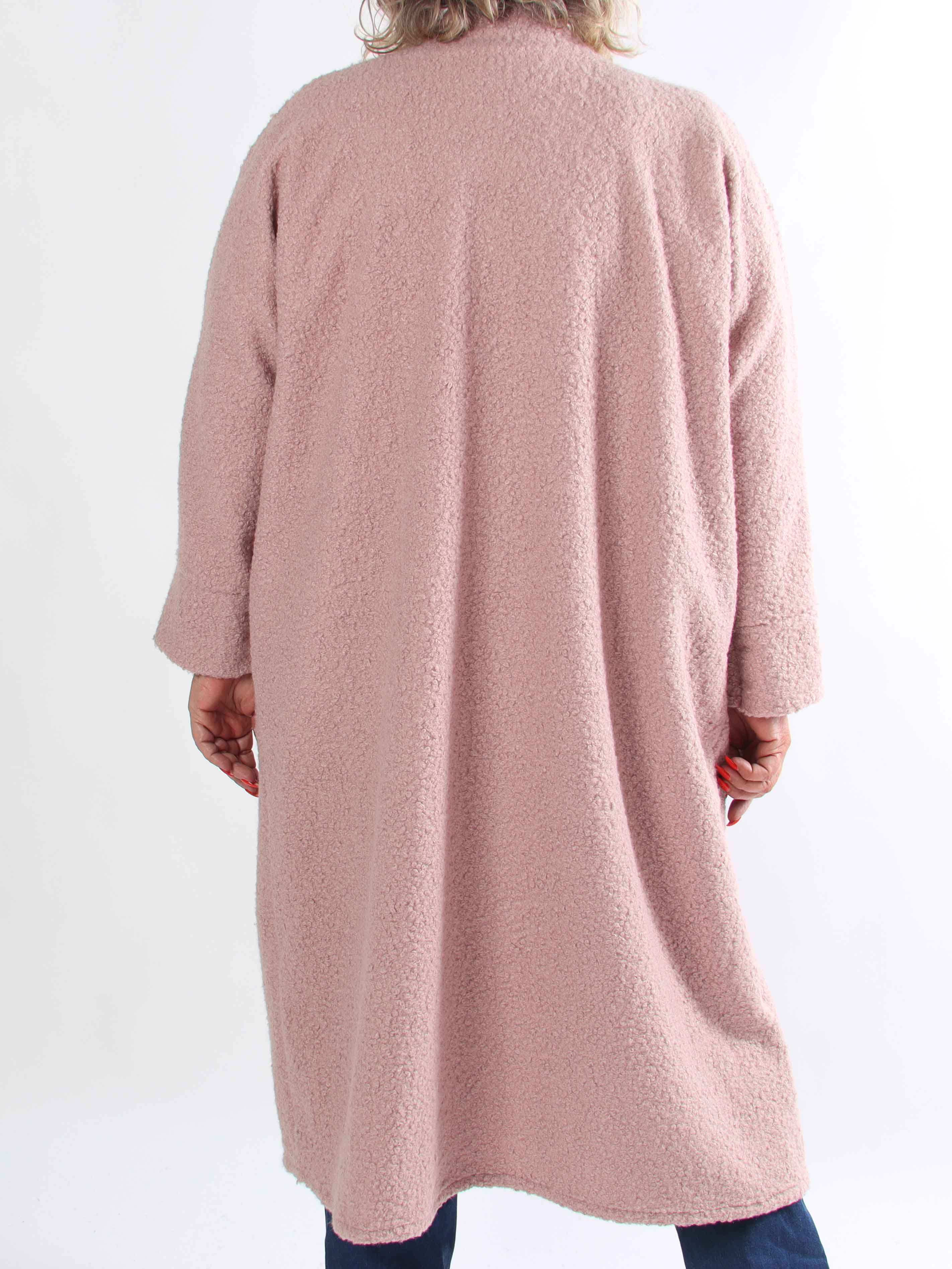 Annah Teddy - Plus size frakke i blødt teddy-stof med tydelige syninger og store lommer
