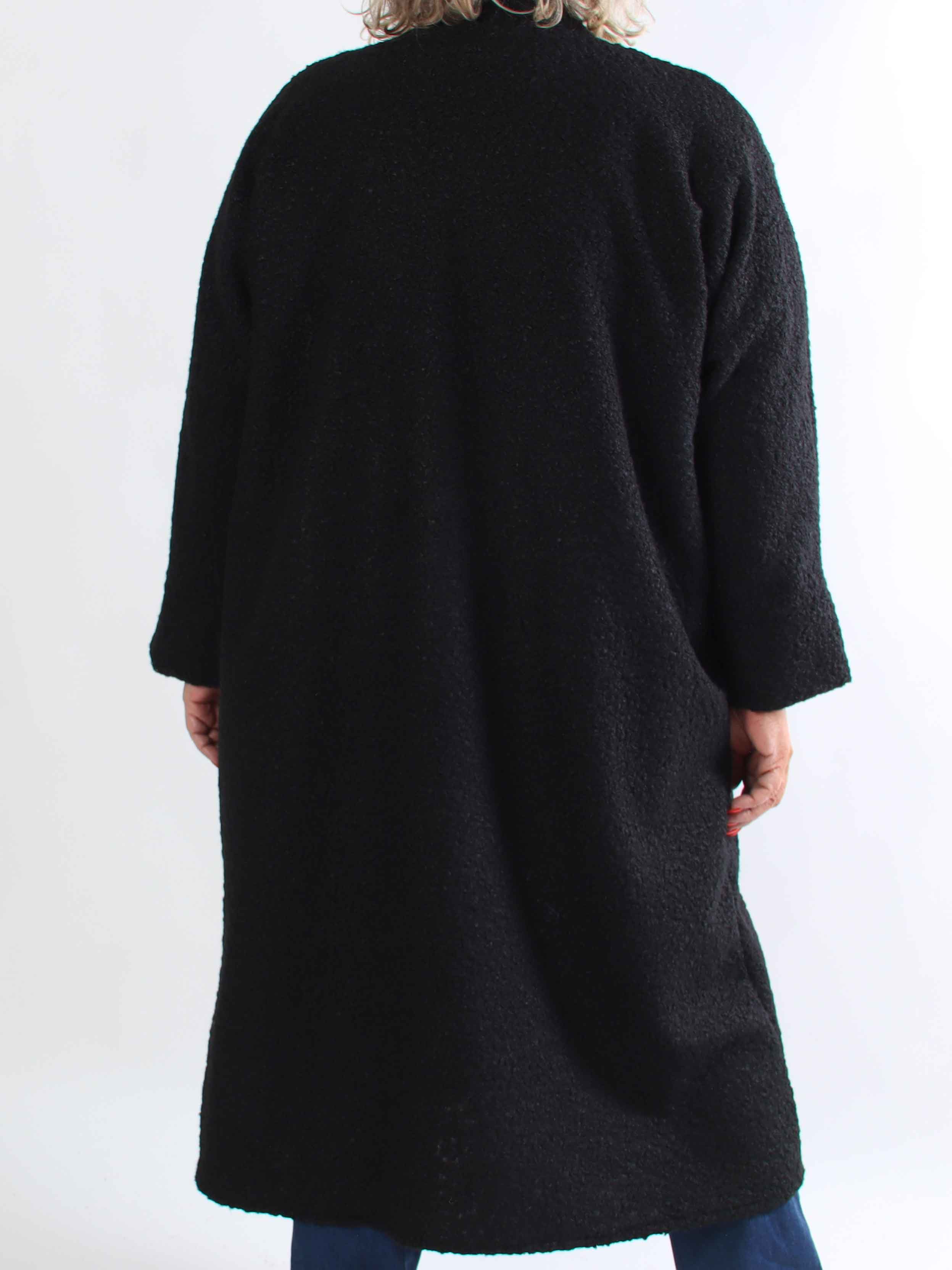Annah Teddy - Plus size frakke i blødt teddy-stof med tydelige syninger og store lommer