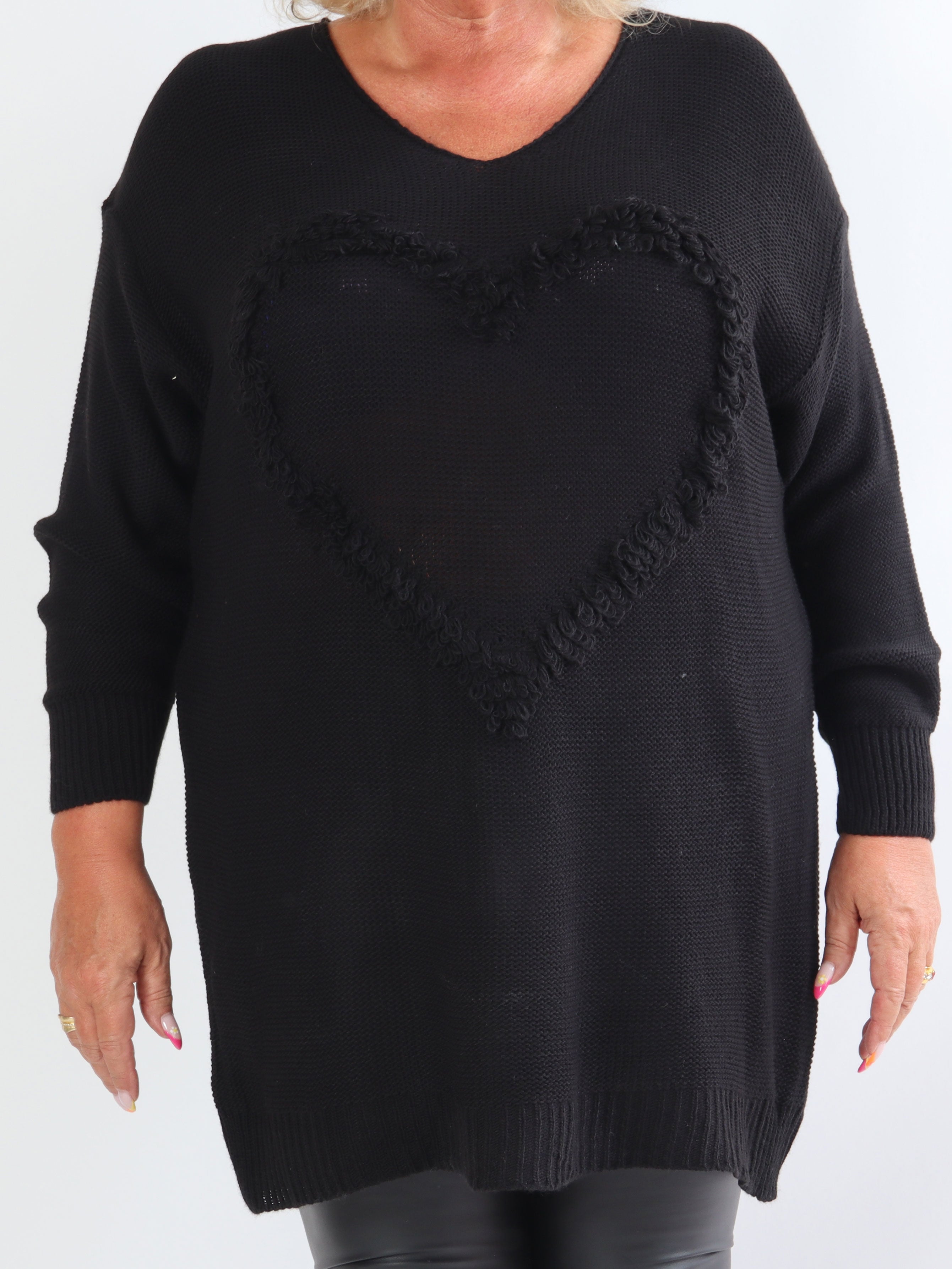 Annalise - Plus size strikkjole med hjerte foran