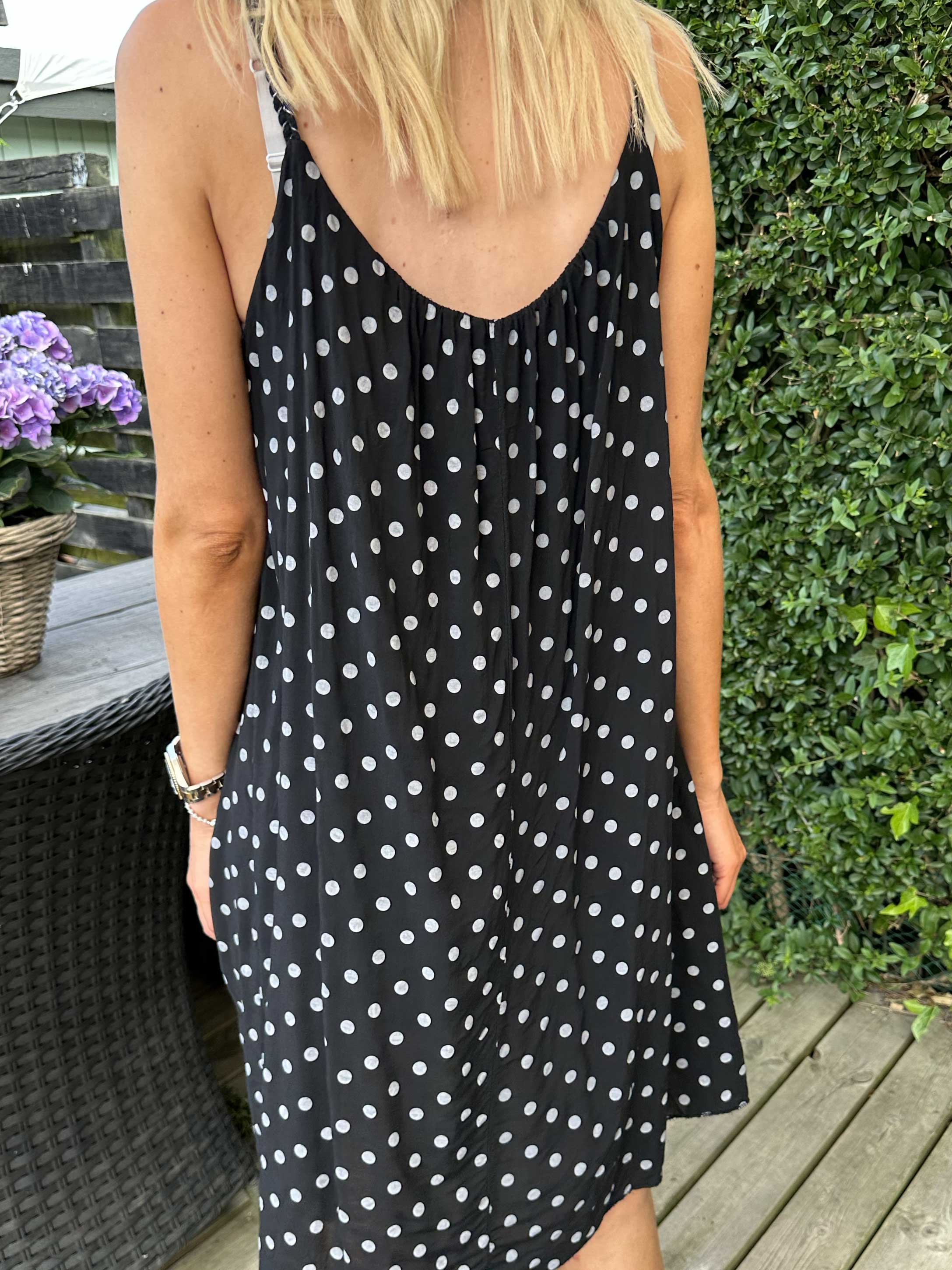 Annie Dot - Prikket kjole i viskose med flettet stropper