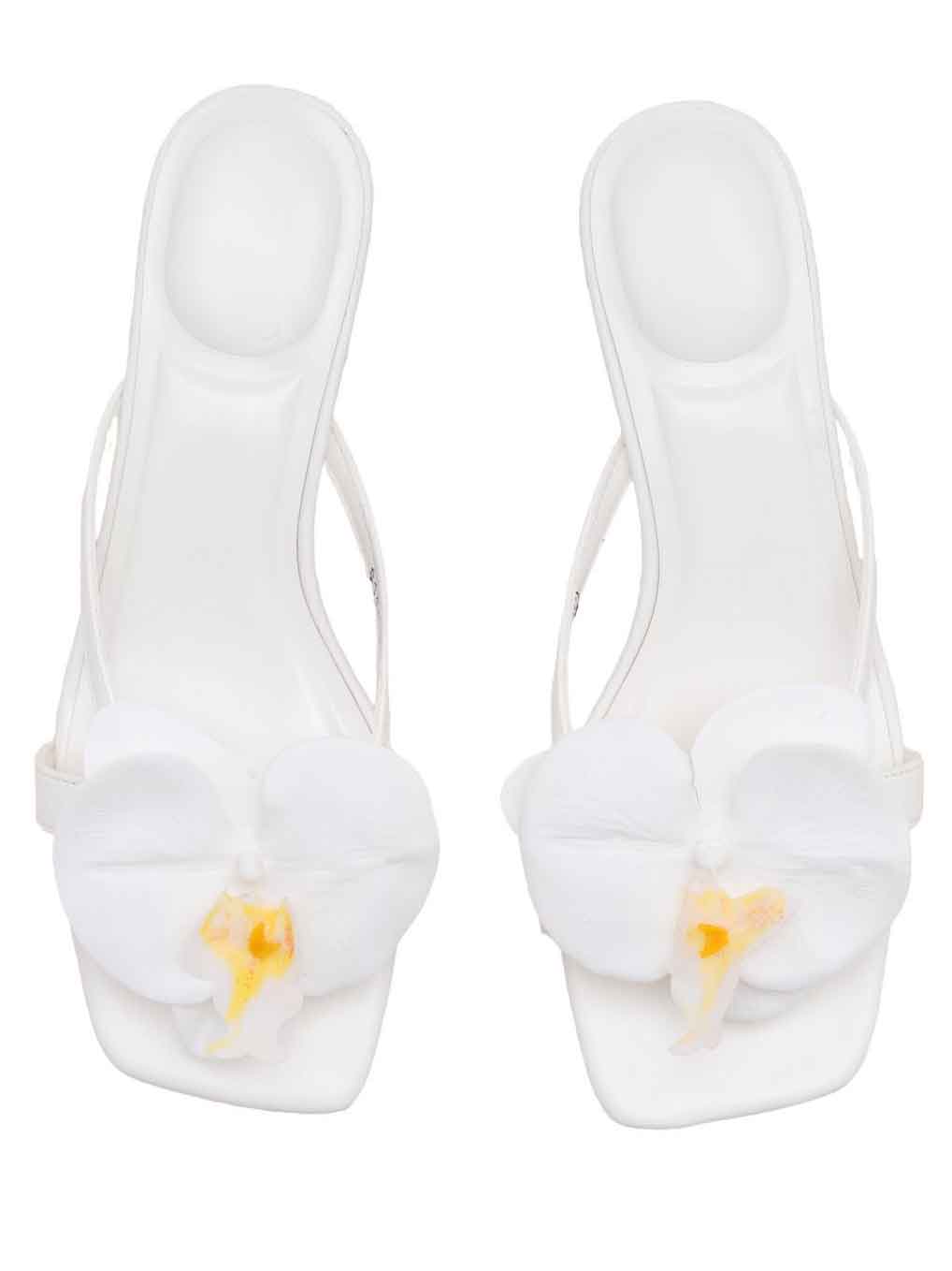 Archidea - Fin sandal med lille hæl og pyntet med en orkidé