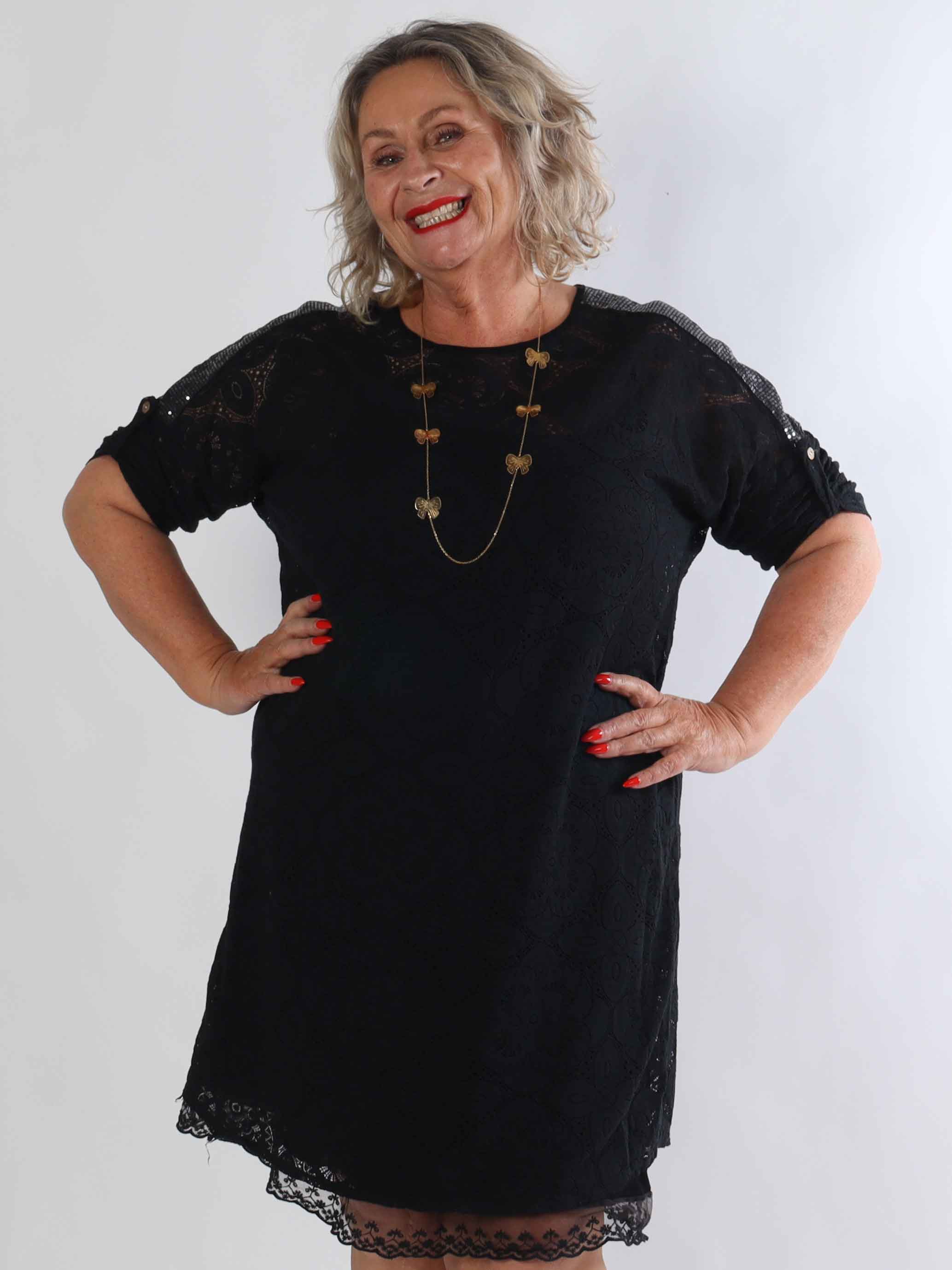 Arianna - Sød plus size blondekjole i bomuld med blød underkjole